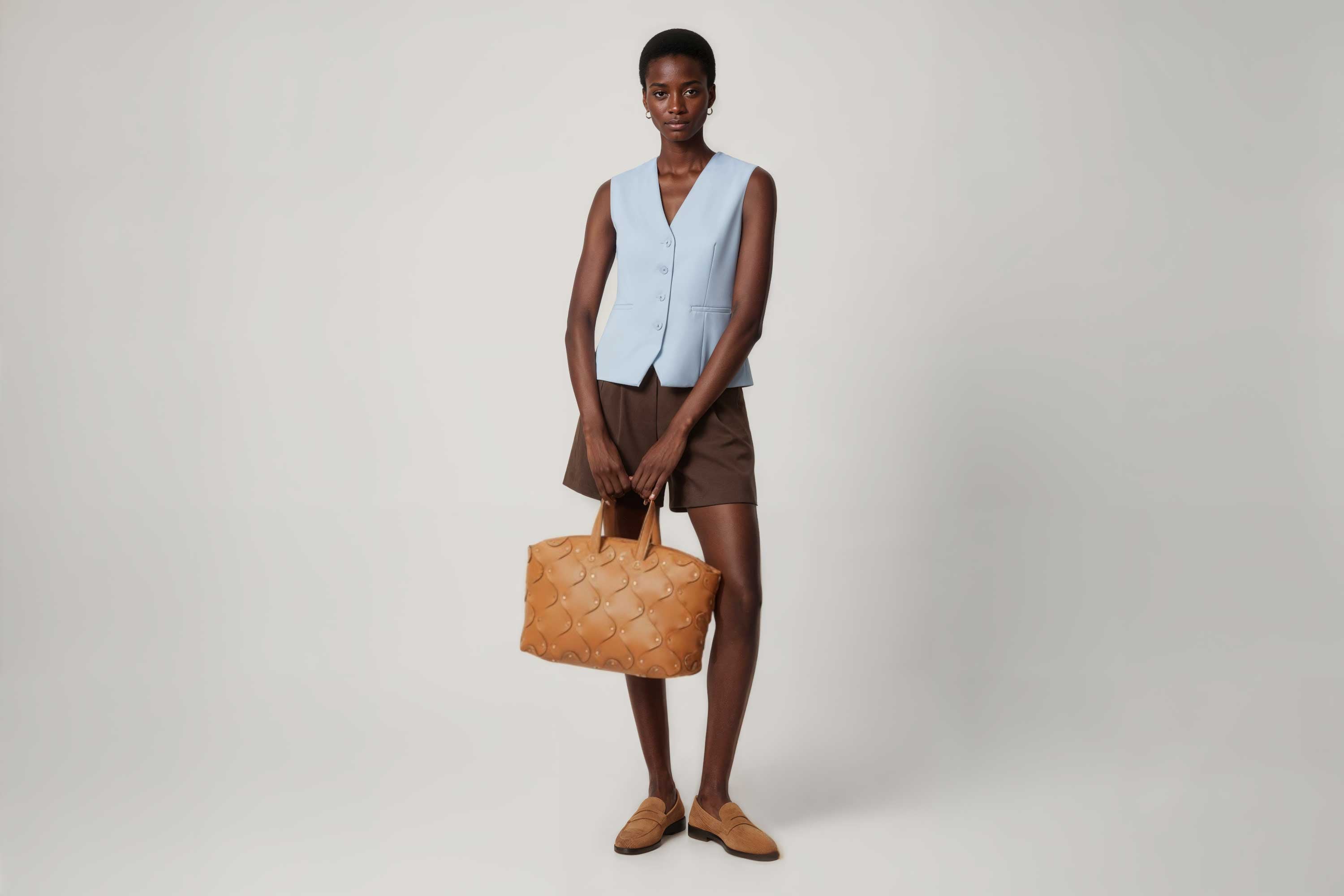 Nauto Leather Bag Brown Color Vegetable Tanned Full Grain Spain Brass Rivets Design Minimalist Modern Big Travel Zipper Office Handbag Atelier Madre Manuel Dreesmann Barcelona