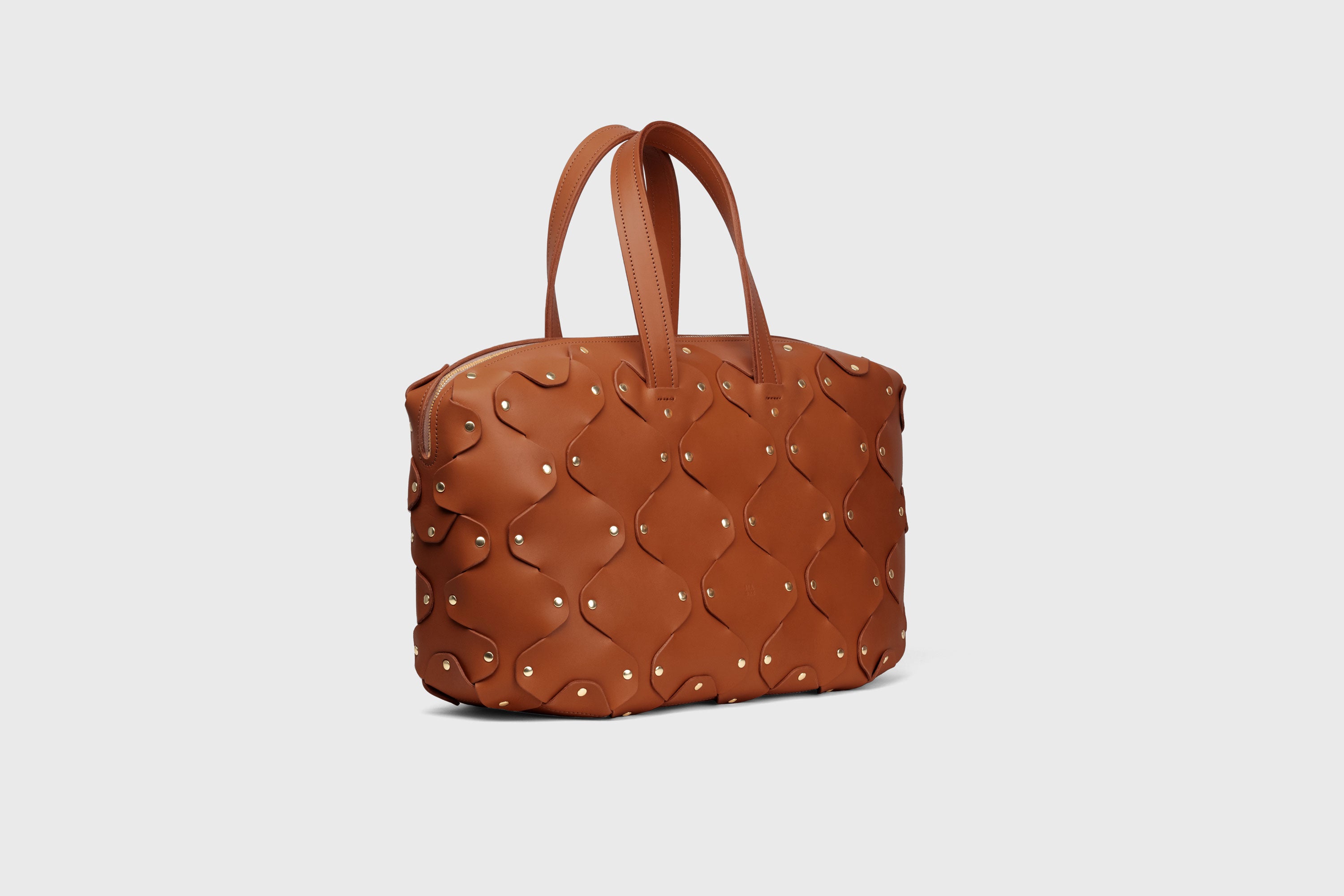 Nauto Leather Bag Dark Brown Color Vegetable Tanned Full Grain Spain Brass Rivets Design Minimalist Modern Big Travel Zipper Office Handbag Atelier Madre Manuel Dreesmann Barcelona