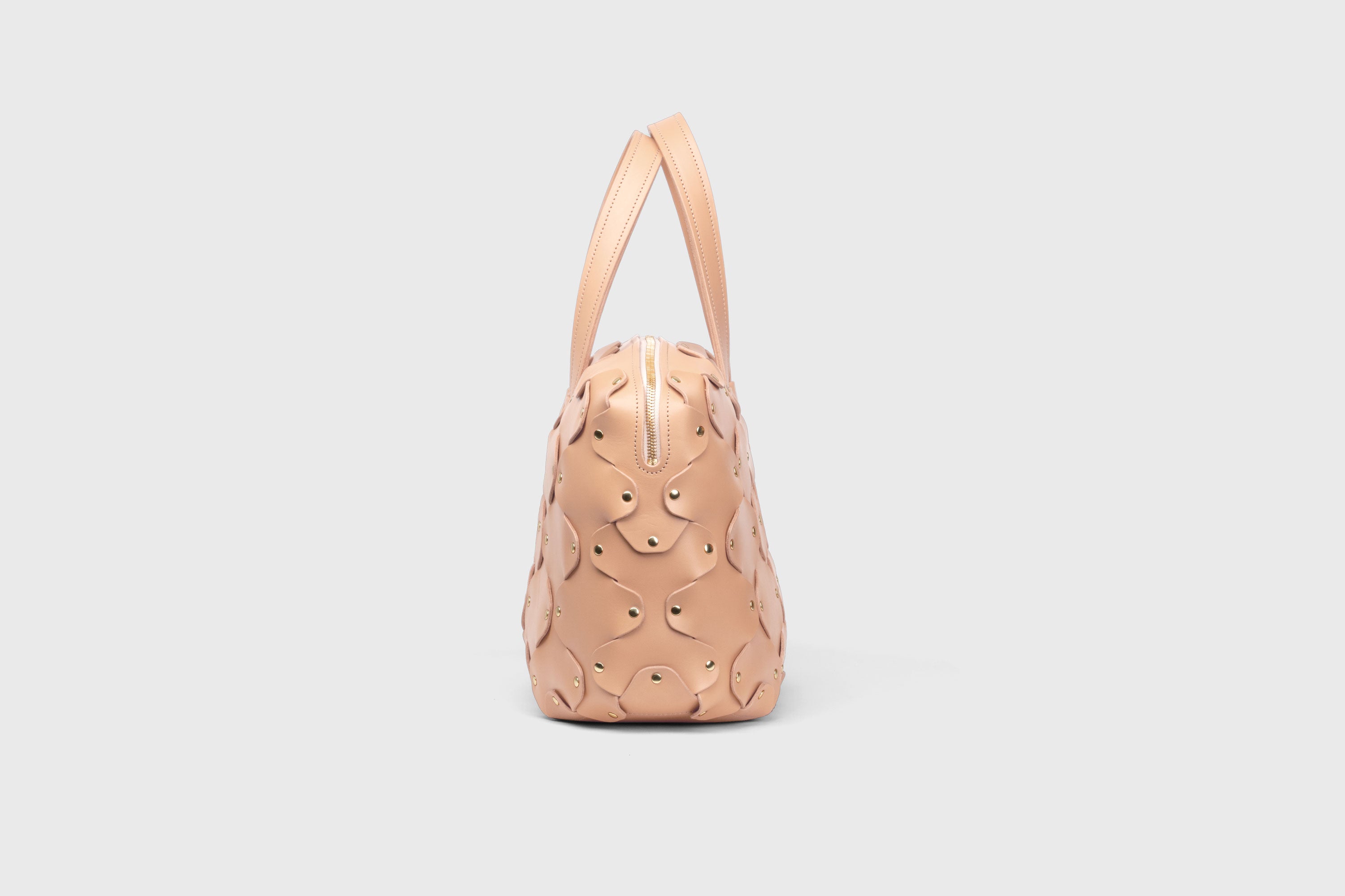 Nauto Leather Bag Natural Color Vegetable Tanned Full Grain Spain Brass Rivets Design Minimalist Modern Big Travel Zipper Office Handbag Atelier Madre Manuel Dreesmann Barcelona