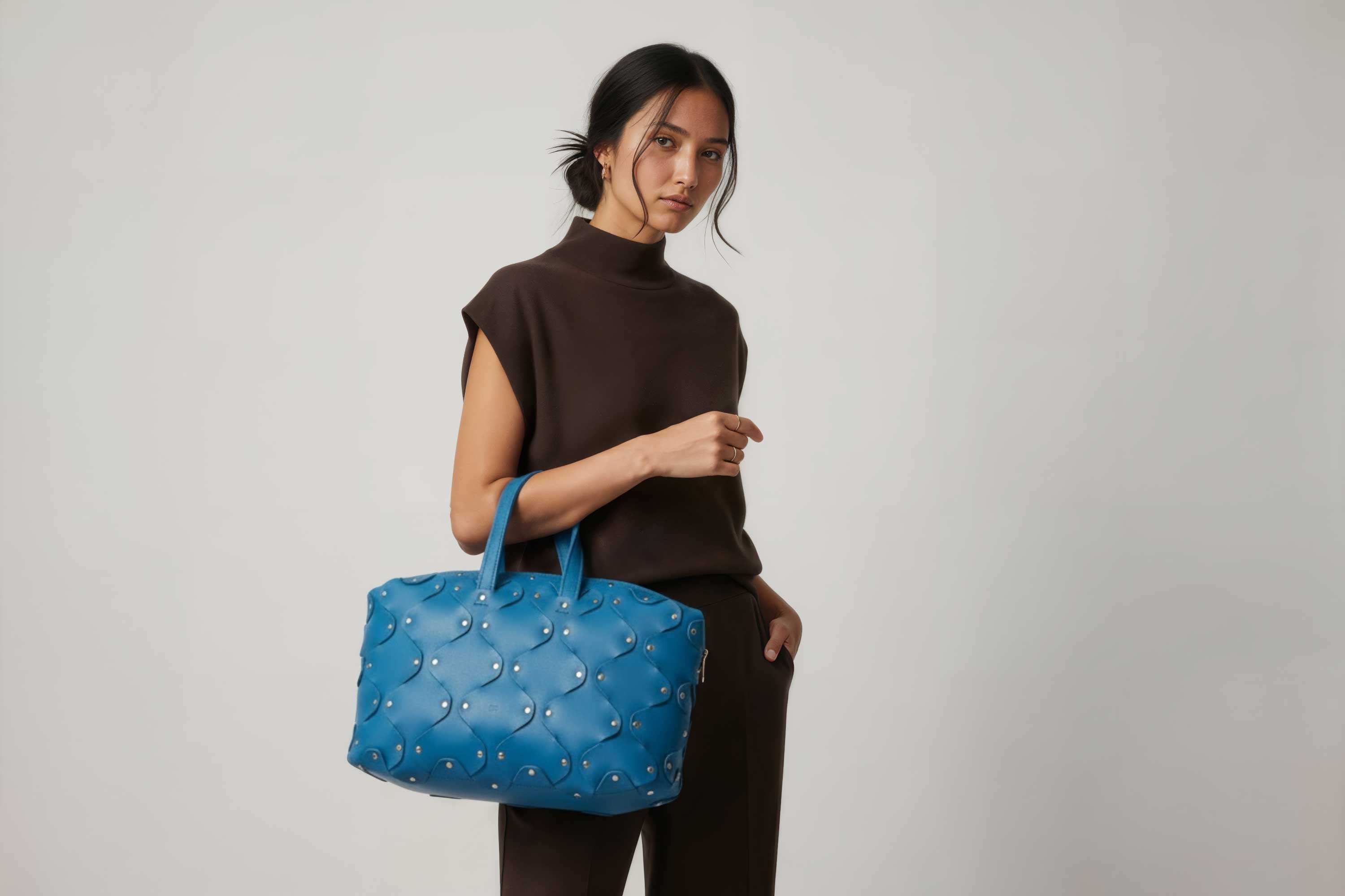 Nauto Leather Bag Royal Blue Color Vegetable Tanned Full Grain Spain Brass Rivets Design Minimalist Modern Big Travel Zipper Office Handbag Atelier Madre Manuel Dreesmann Barcelona