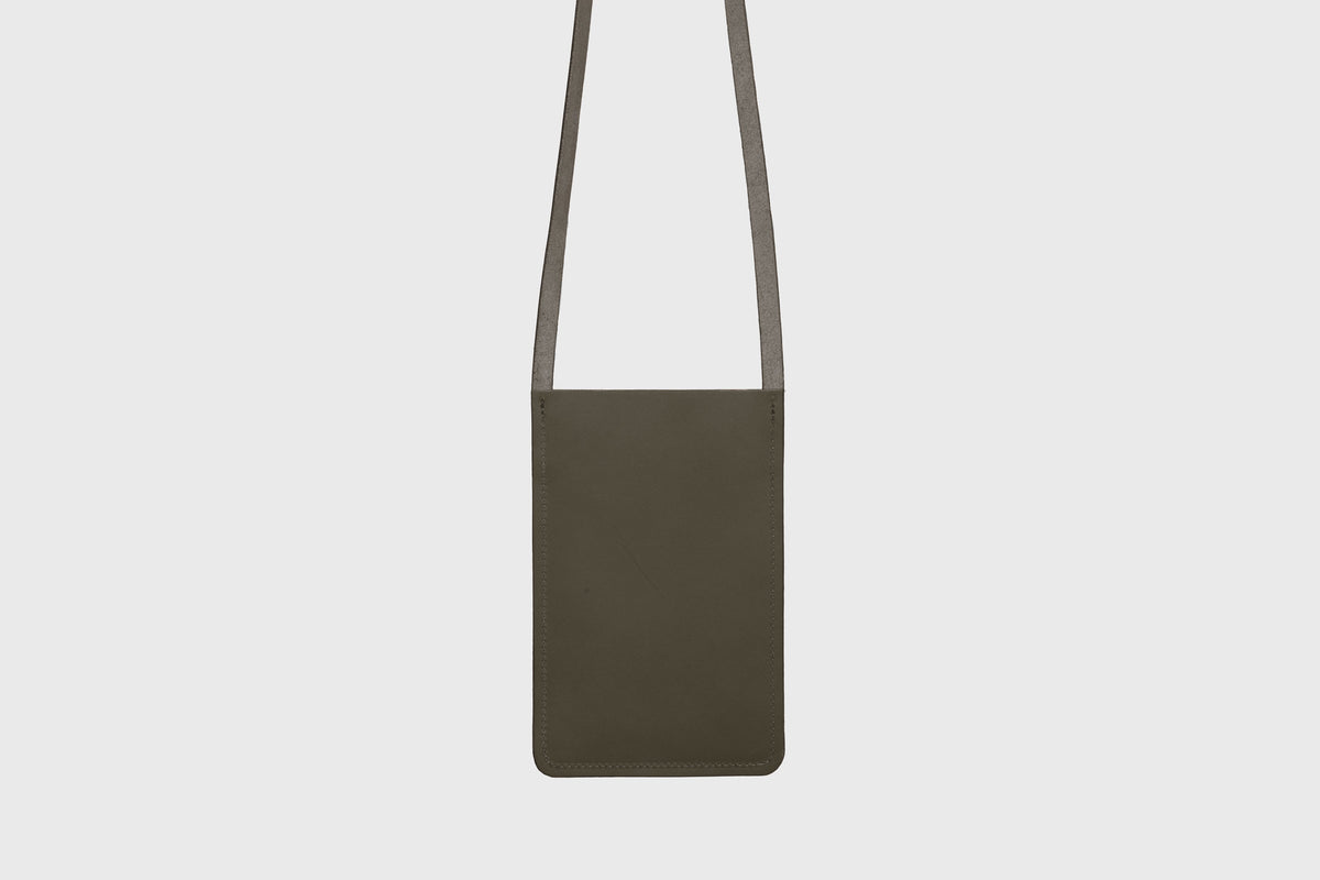 Neck Pouch Leather Olive Green Color Minimalistic Design Atelier Madre Manuel Dreesmann Barcelona Spain 2