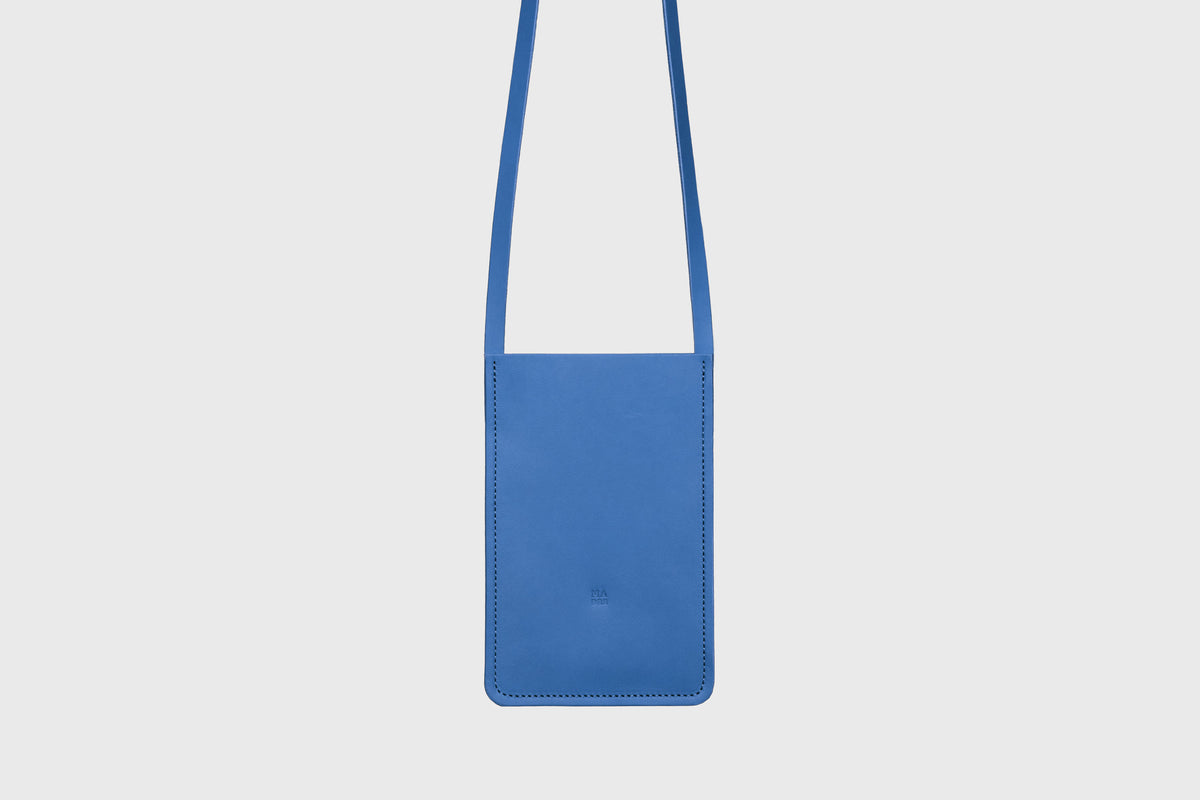 Neck Pouch Leather RoyalBlue Minimalistic Design Atelier Madre Manuel Dreesmann Barcelona Spain 1