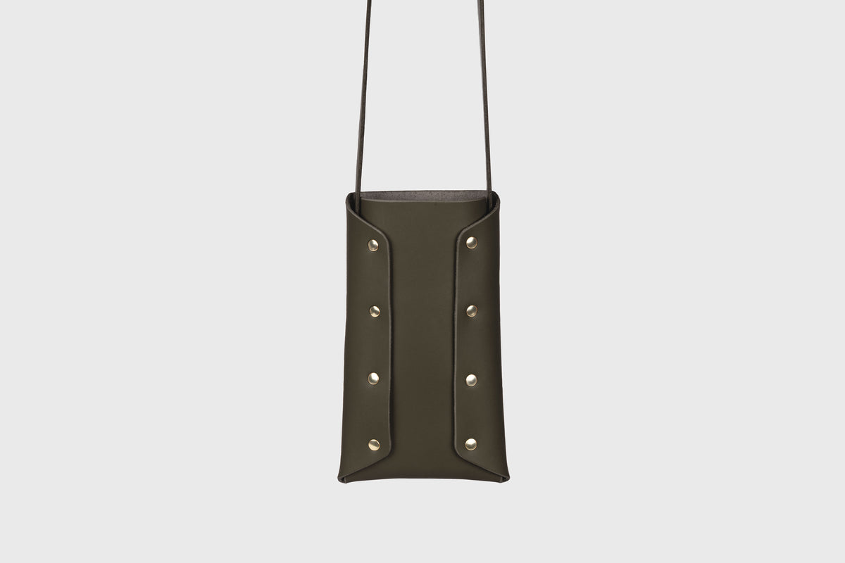 Neck pouch wide olive green leather atelier madre manuel dreesmann barcelona spain 2