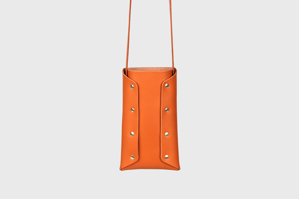 Neck pouch wide orange green leather atelier madre manuel dreesmann barcelona spain 2