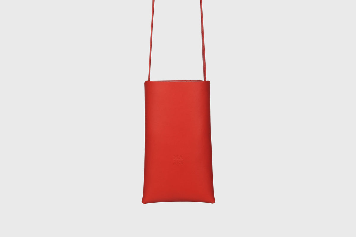Neck pouch wide red leather atelier madre manuel dreesmann barcelona spain 1
