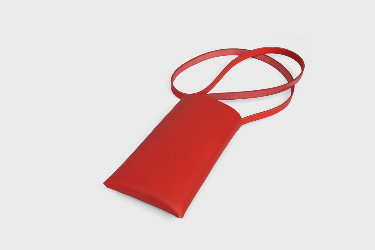 Neck pouch wide red leather atelier madre manuel dreesmann barcelona spain 3