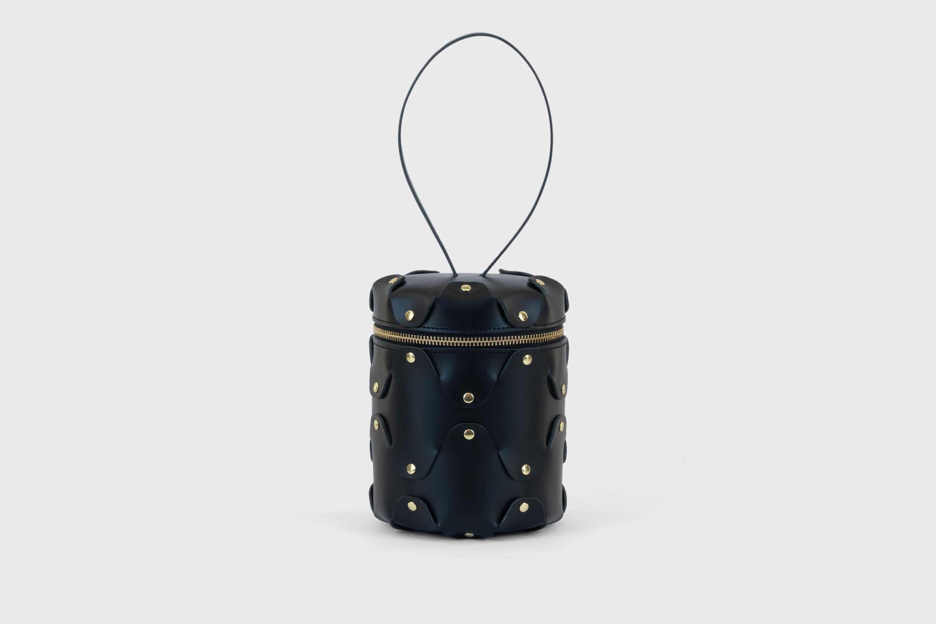 Nema Leather Bag Black Color Vegetable Tanned Full Grain Spain Brass Rivets Premium Design Minimalist Modern Cylinder Circle Round Zipper Pouch Handbag Clutch Bag Atelier Madre Manuel Dreesmann Barcelona