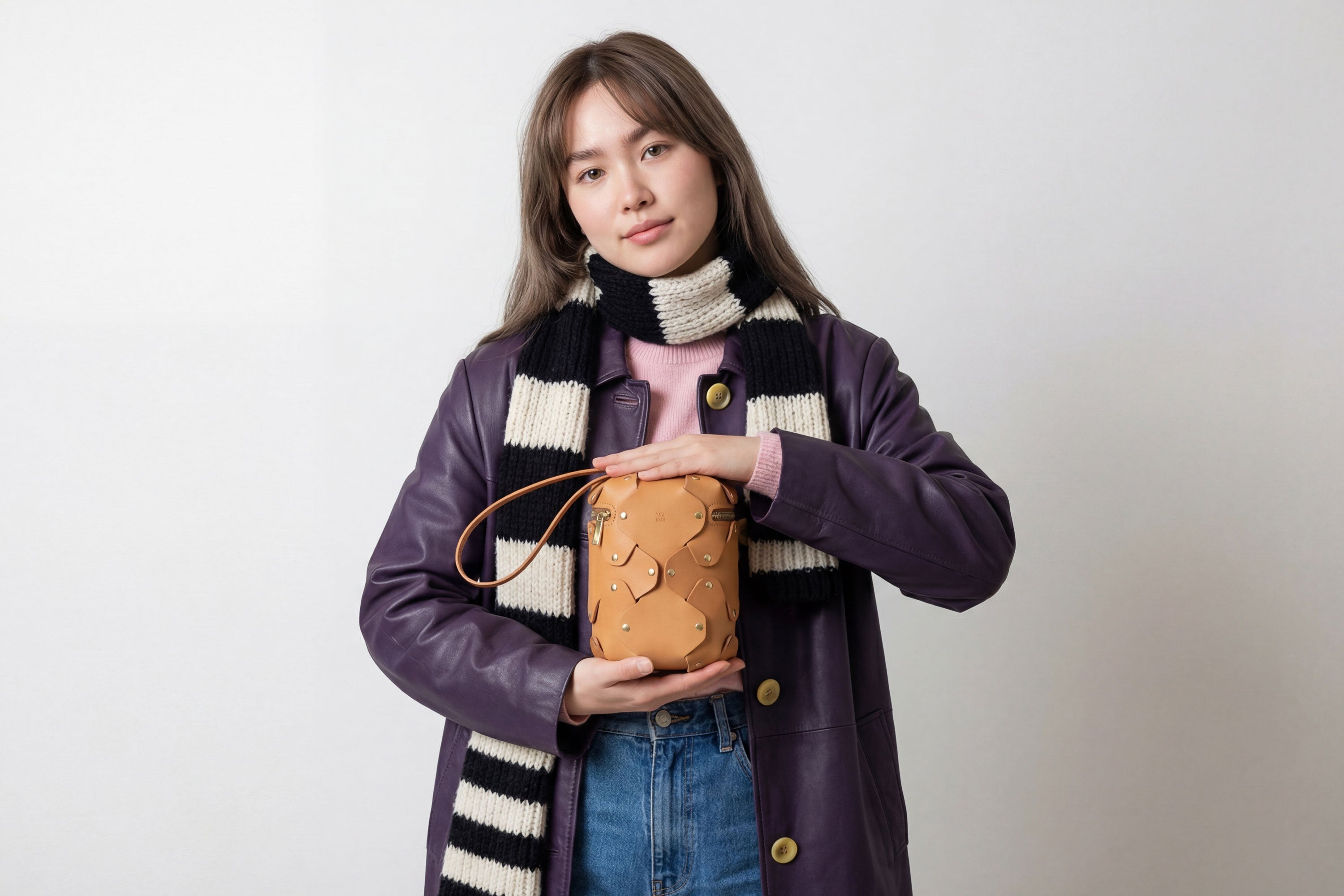 Nema Leather Bag Brown Color On A Woman Model Vegetable Tanned Full Grain Spain Brass Rivets Premium Design Minimalist Modern Cylinder Circle Round Zipper Pouch Handbag Atelier Madre Manuel Dreesmann Barcelona