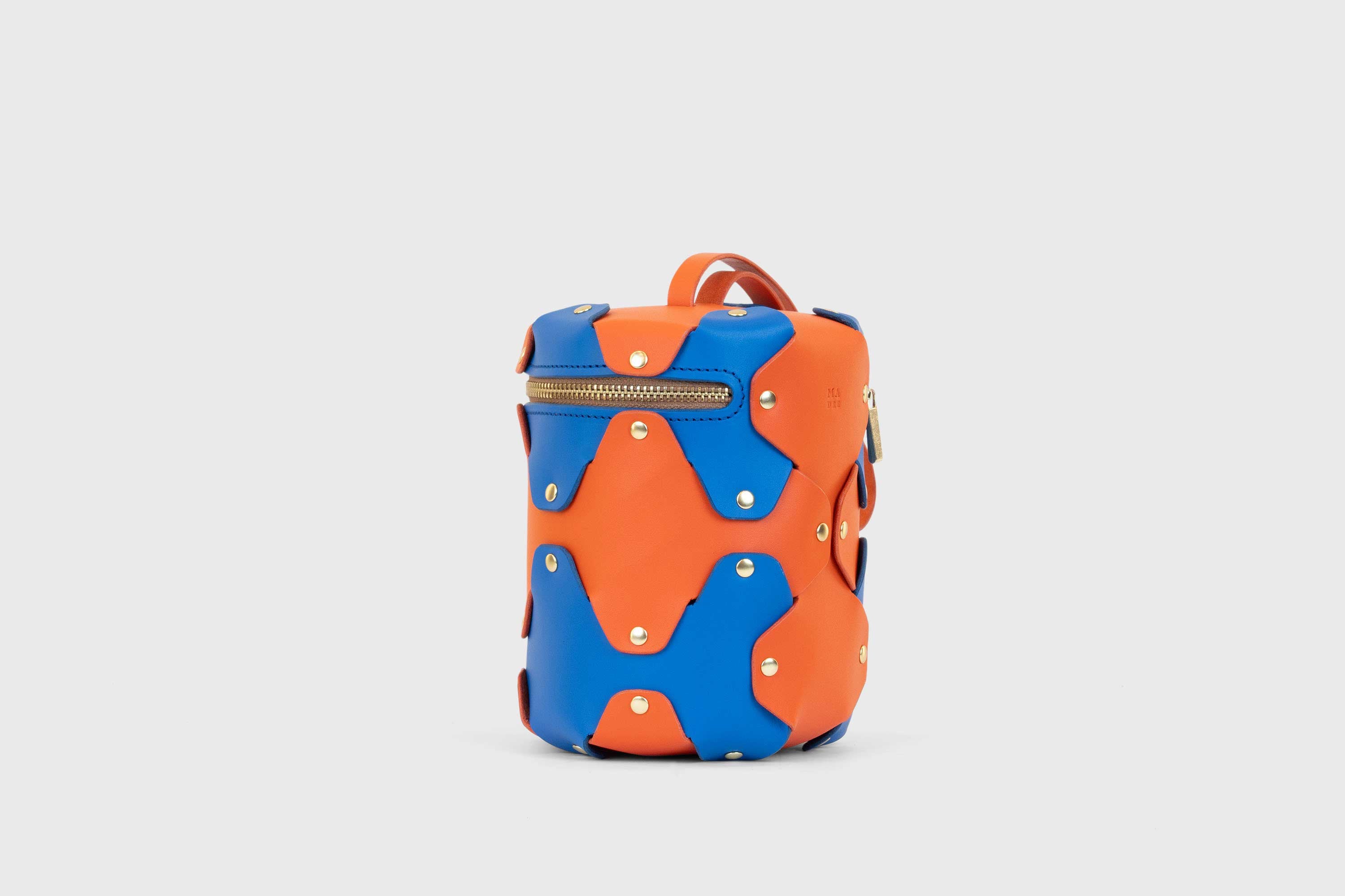 Nema Leather Bag Orange Royal Blue Vegetable Tanned Full Grain Spain Brass Rivets Premium Design Minimalist Modern Cylinder Circle Round Zipper Pouch Handbag Clutch Bag Atelier Madre Manuel Dreesmann Barcelona