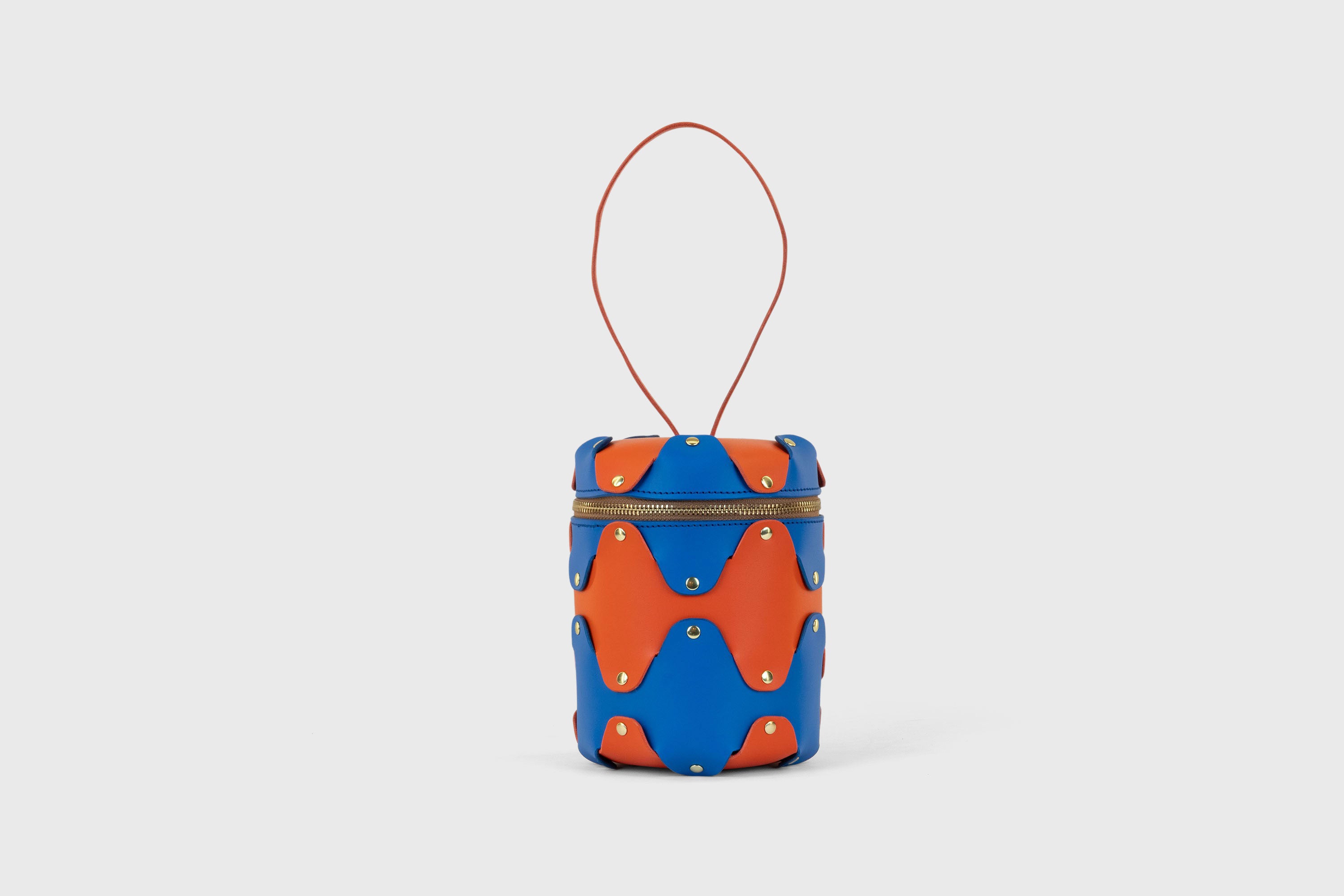 Nema Leather Bag Orange Royal Blue Vegetable Tanned Full Grain Spain Brass Rivets Premium Design Minimalist Modern Cylinder Circle Round Zipper Pouch Handbag Clutch Bag Atelier Madre Manuel Dreesmann Barcelona