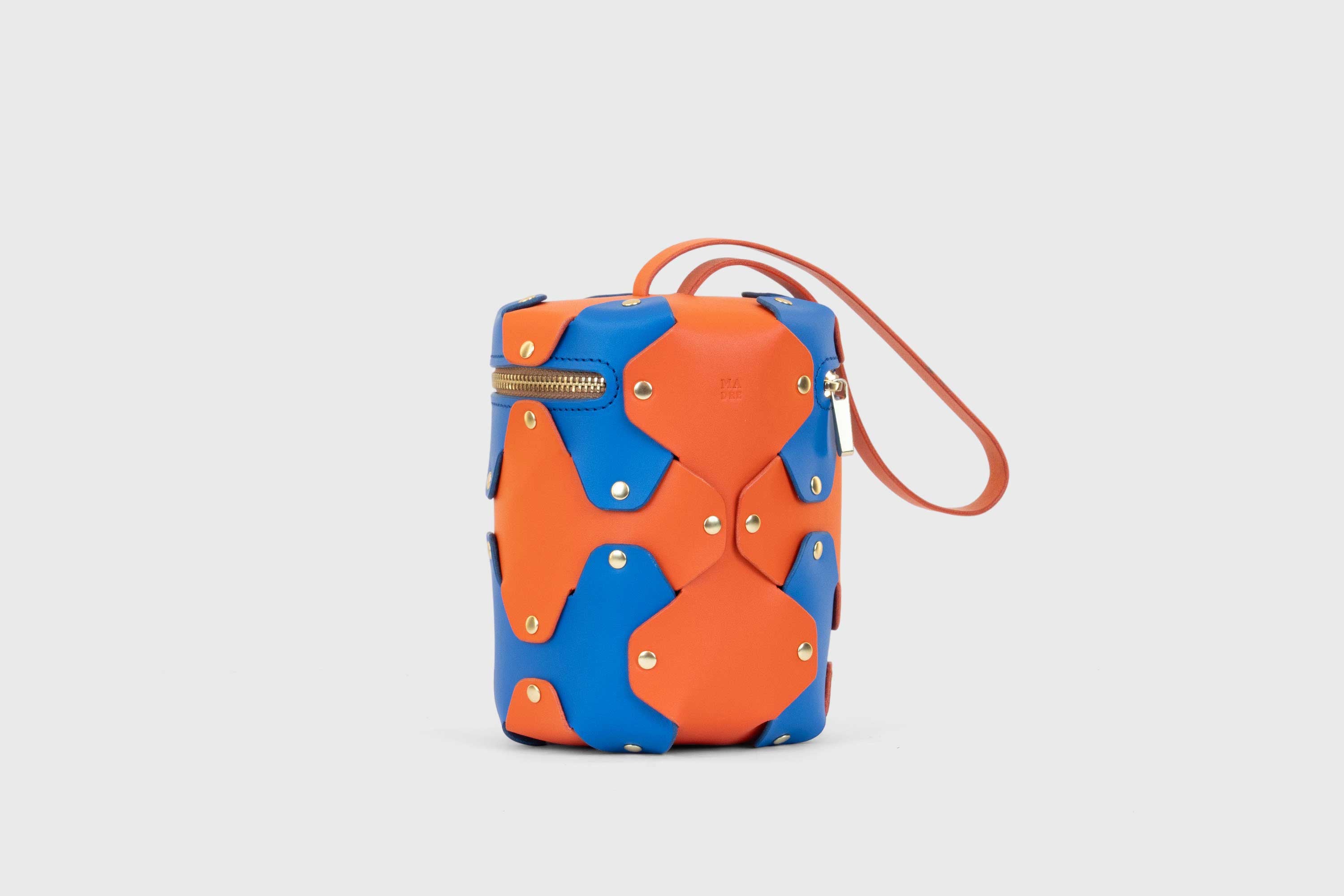 Nema Leather Bag Orange Royal Blue Vegetable Tanned Full Grain Spain Brass Rivets Premium Design Minimalist Modern Cylinder Circle Round Zipper Pouch Handbag Clutch Bag Atelier Madre Manuel Dreesmann Barcelona