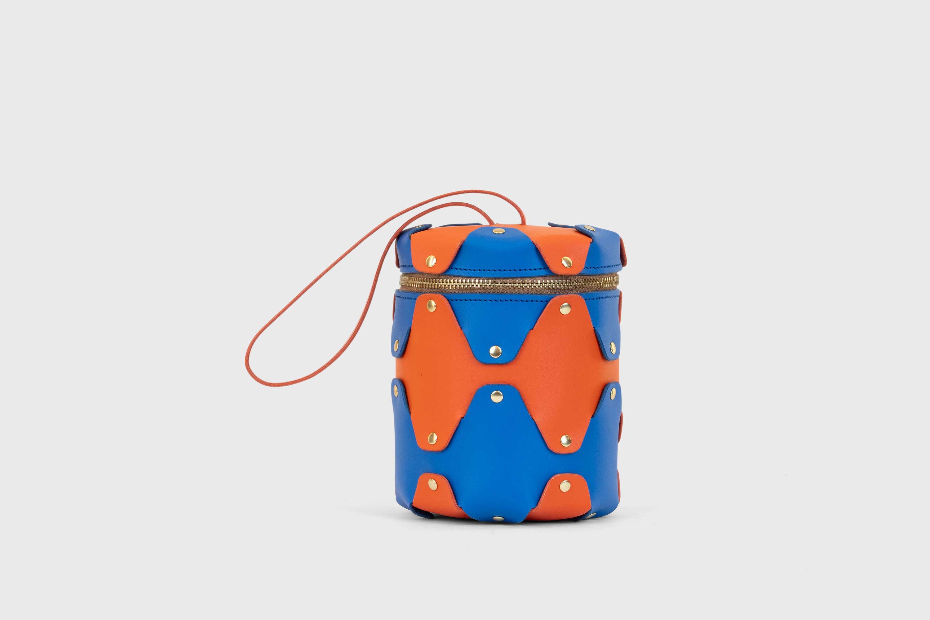 Nema Leather Bag Orange Royal Blue Vegetable Tanned Full Grain Spain Brass Rivets Premium Design Minimalist Modern Cylinder Circle Round Zipper Pouch Handbag Clutch Bag Atelier Madre Manuel Dreesmann Barcelona