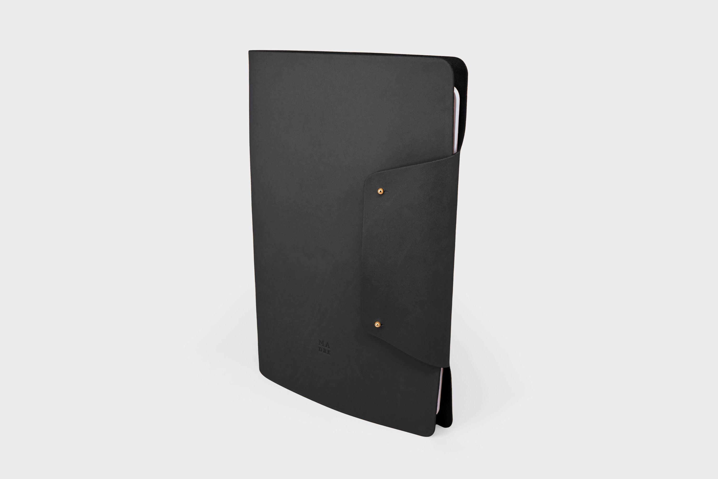 Notebook A4 Journal Leather Black Color Vachetta Notebook Sketchbook Refillable Modern Minimalist Design Premium Quality Handmade Full Grain Vegetable Tanned Atelier Madre Manuel Dreesmann Barcelona