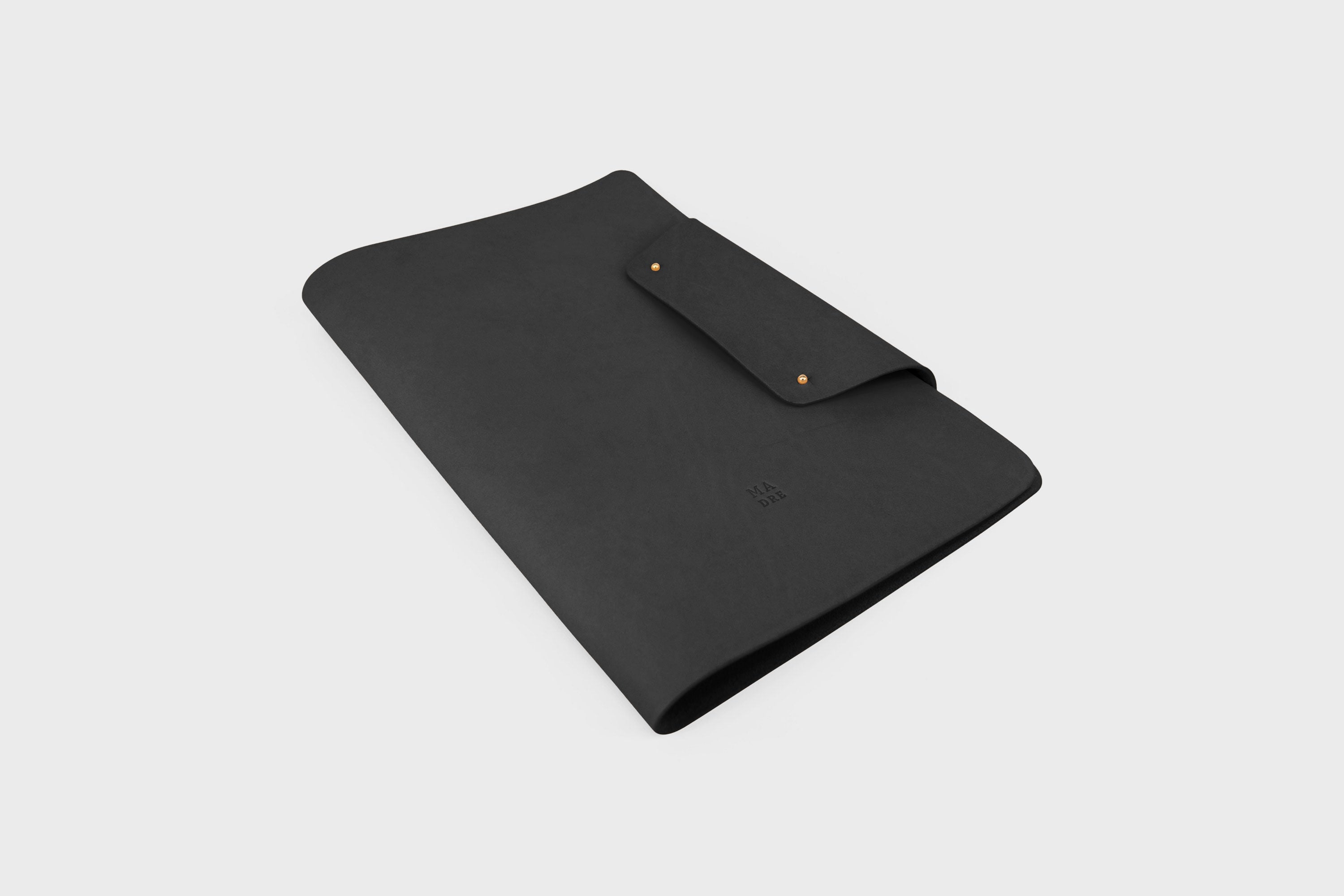 Notebook A4 Journal Leather Black Color Vachetta Notebook Sketchbook Refillable Modern Minimalist Design Premium Quality Handmade Full Grain Vegetable Tanned Atelier Madre Manuel Dreesmann Barcelona