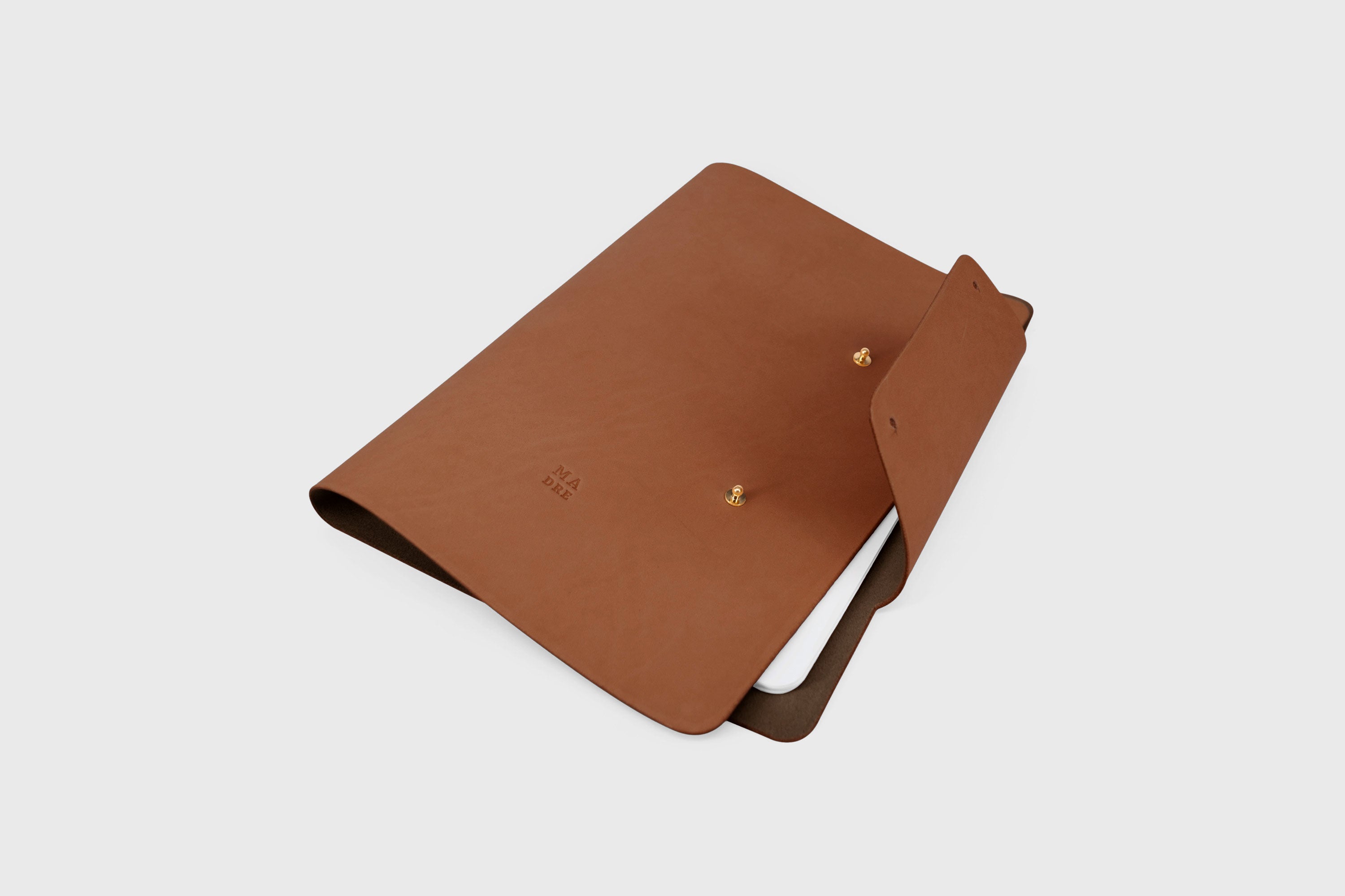 Notebook A4 Journal Leather Dark Brown Color Vachetta Notebook Sketchbook Refillable Modern Minimalist Design Premium Quality Handmade Full Grain Vegetable Tanned Atelier Madre Manuel Dreesmann Barcelona