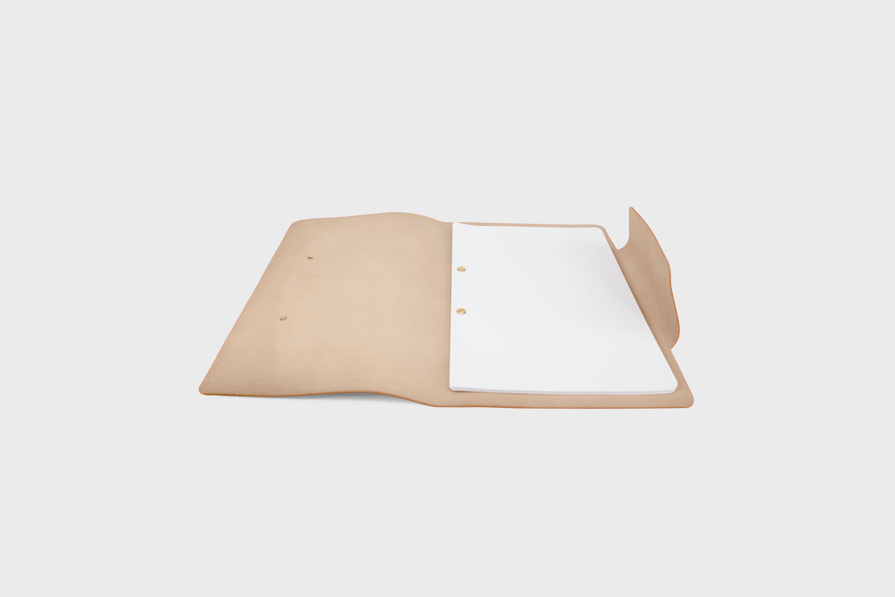 Notebook A4 Journal Leather Natural Color Vachetta Notebook Sketchbook Refillable Modern Minimalist Design Premium Quality Handmade Full Grain Vegetable Tanned Atelier Madre Manuel Dreesmann Barcelona