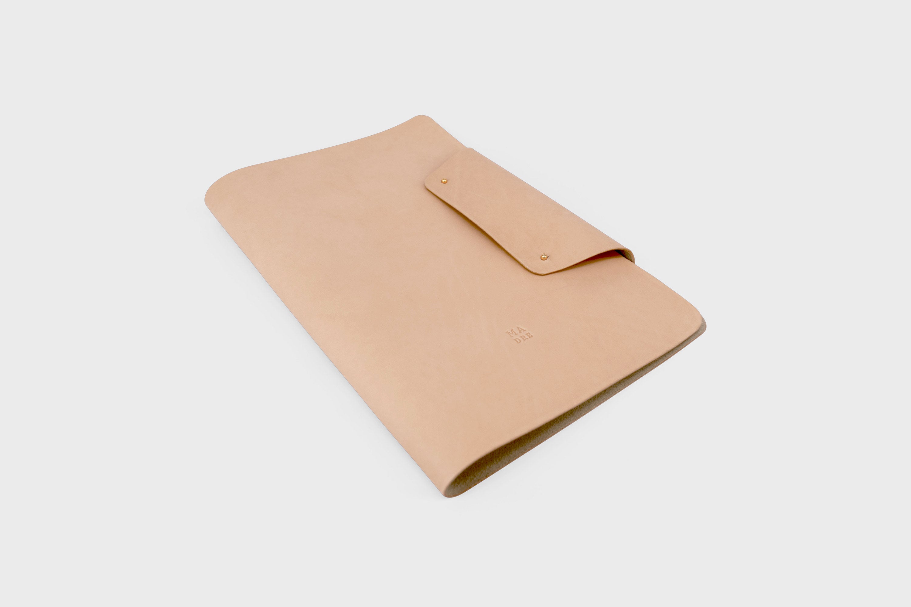 Notebook A4 Journal Leather Natural Color Vachetta Notebook Sketchbook Refillable Modern Minimalist Design Premium Quality Handmade Full Grain Vegetable Tanned Atelier Madre Manuel Dreesmann Barcelona