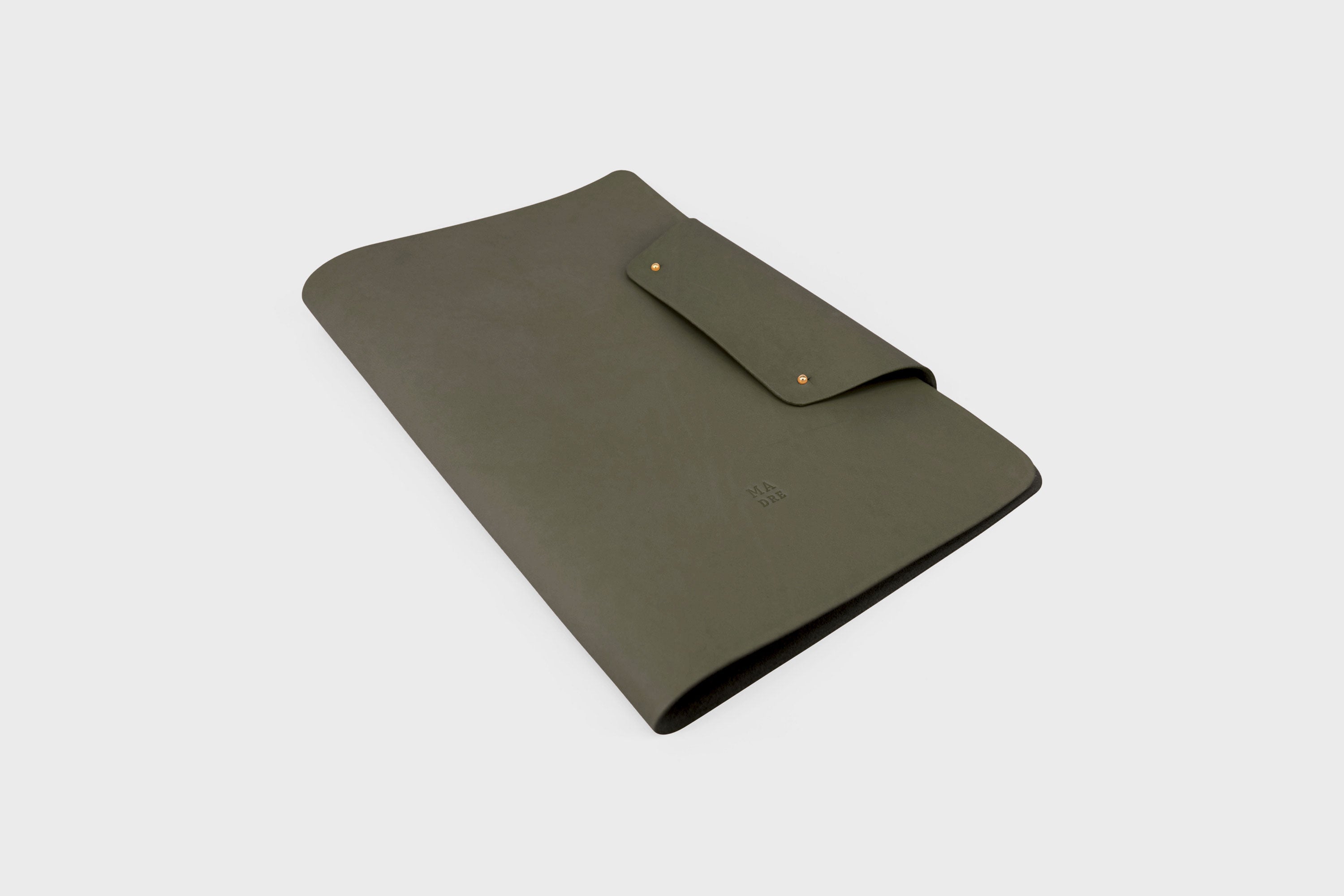 Notebook A4 Journal Leather Olive Green Color Vachetta Notebook Sketchbook Refillable Modern Minimalist Design Premium Quality Handmade Full Grain Vegetable Tanned Atelier Madre Manuel Dreesmann Barcelona