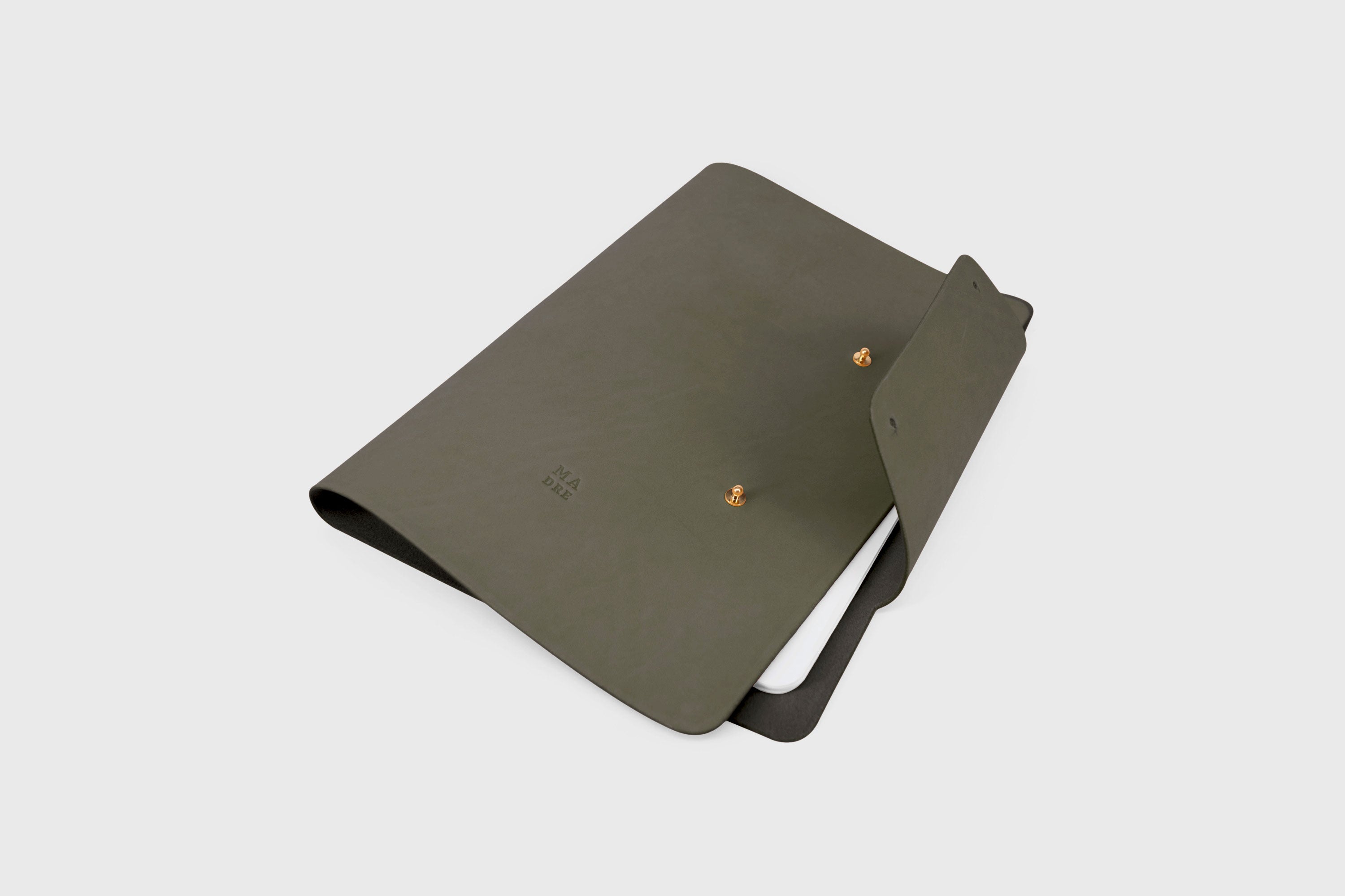 Notebook A4 Journal Leather Olive Green Color Vachetta Notebook Sketchbook Refillable Modern Minimalist Design Premium Quality Handmade Full Grain Vegetable Tanned Atelier Madre Manuel Dreesmann Barcelona