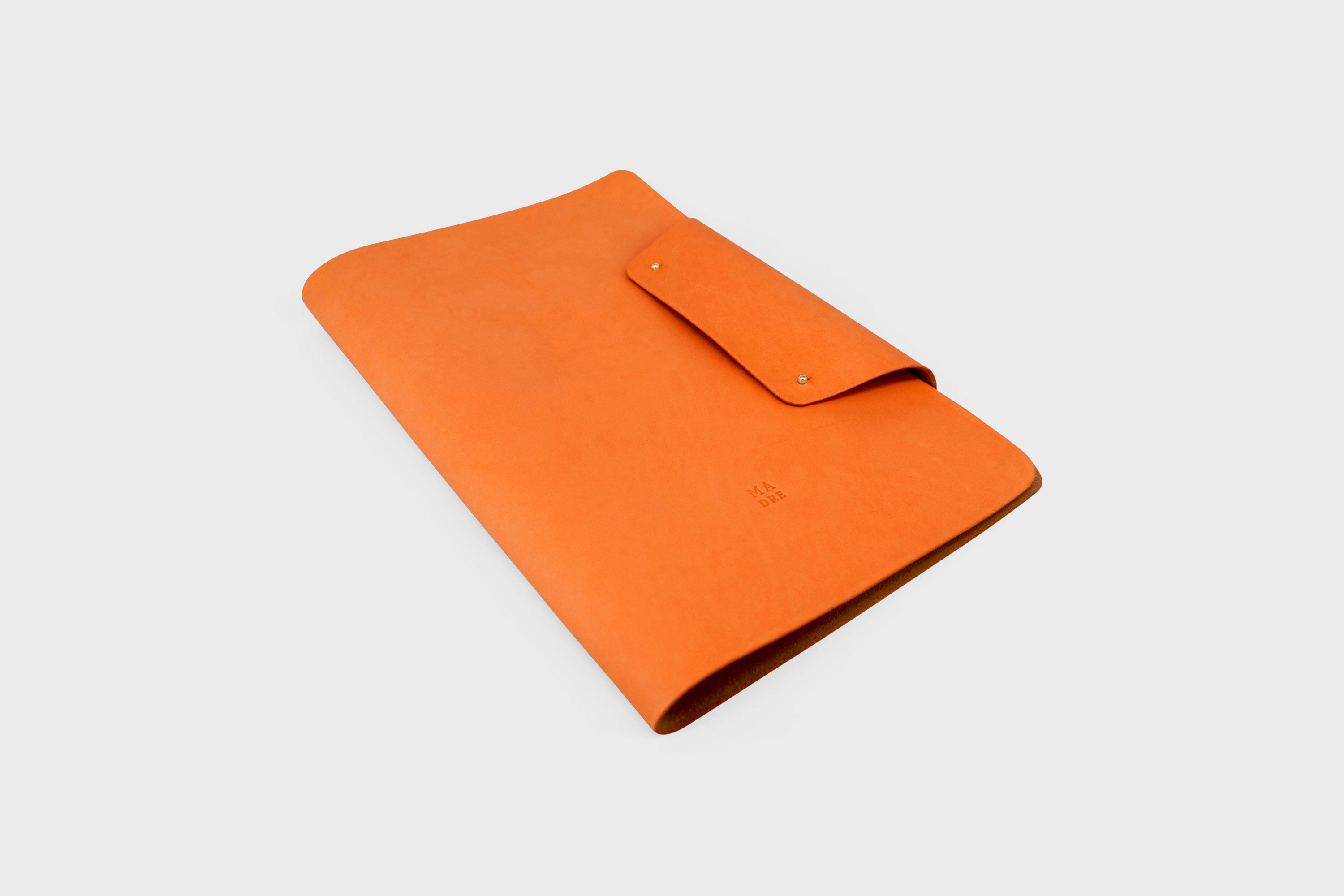 Notebook A4 Journal Leather Orange Color Vachetta Notebook Sketchbook Refillable Modern Minimalist Design Premium Quality Handmade Full Grain Vegetable Tanned Atelier Madre Manuel Dreesmann Barcelona