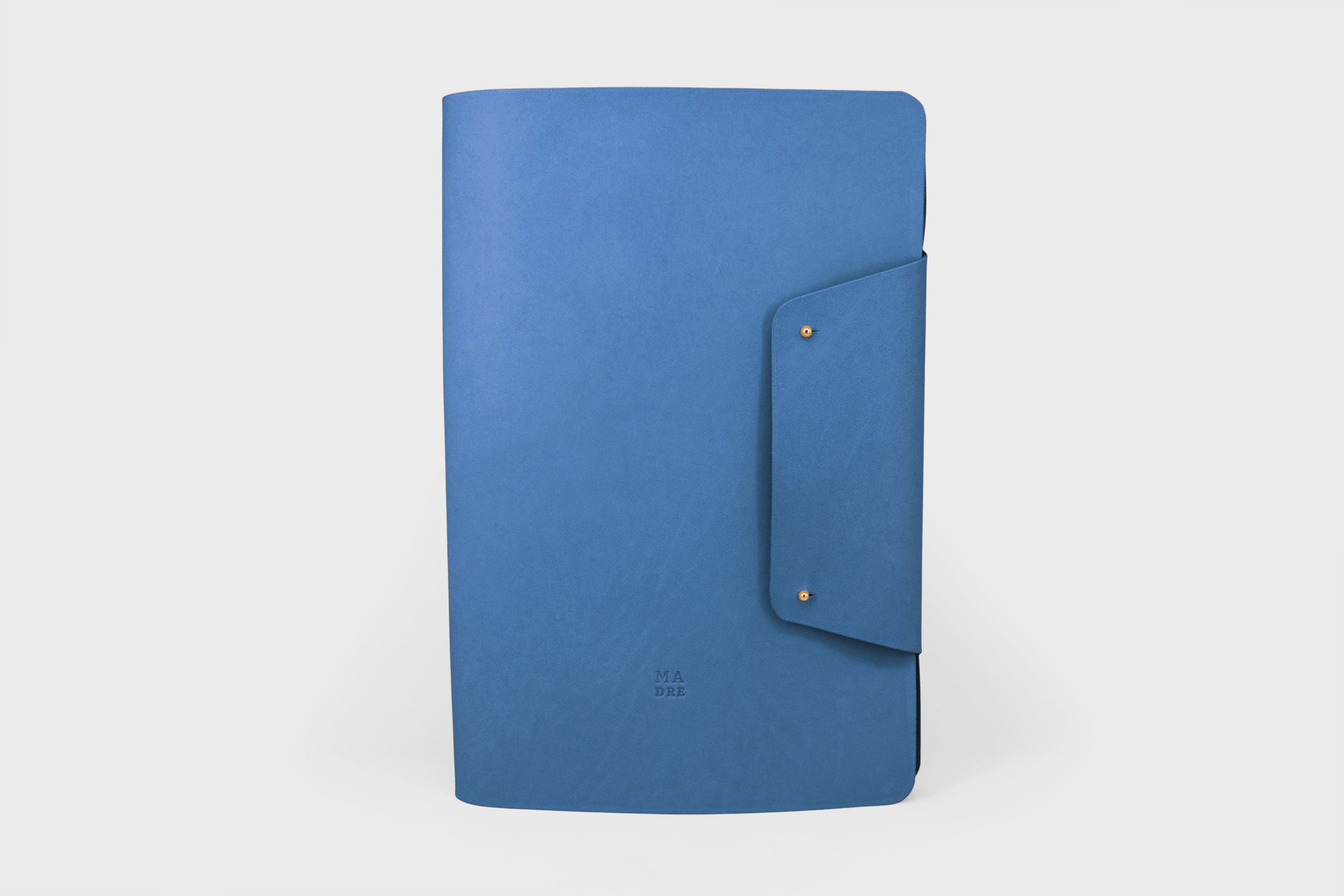 Notebook A4 Journal Leather Royal Blue Color Vachetta Notebook Sketchbook Refillable Modern Minimalist Design Premium Quality Handmade Full Grain Vegetable Tanned Atelier Madre Manuel Dreesmann Barcelona