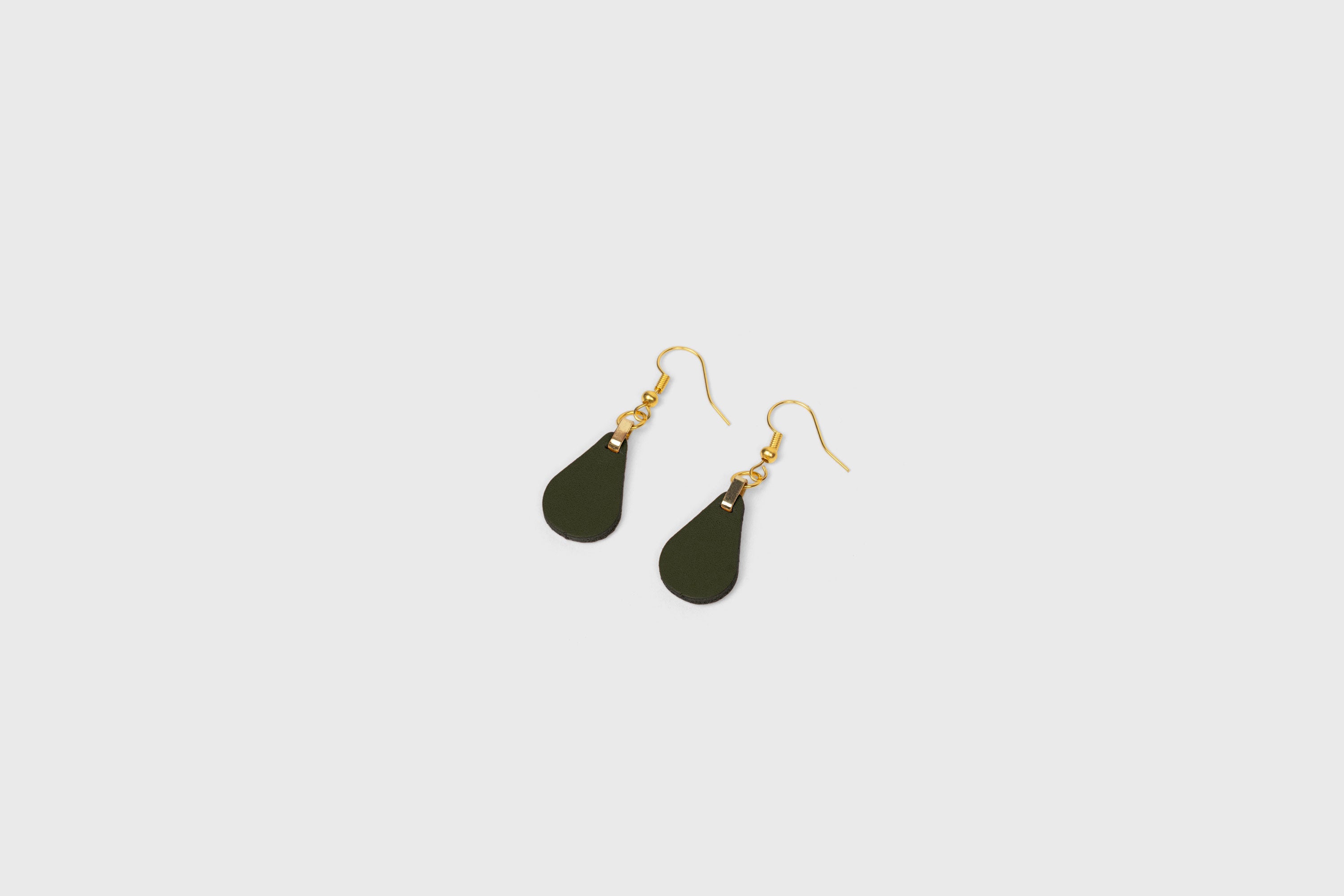 Ona Earrings In Olive Green Color In Vegetable Tanned Leather Minimalistic Design Atelier Madre Manuel Dreesmann Barcelona Spain
