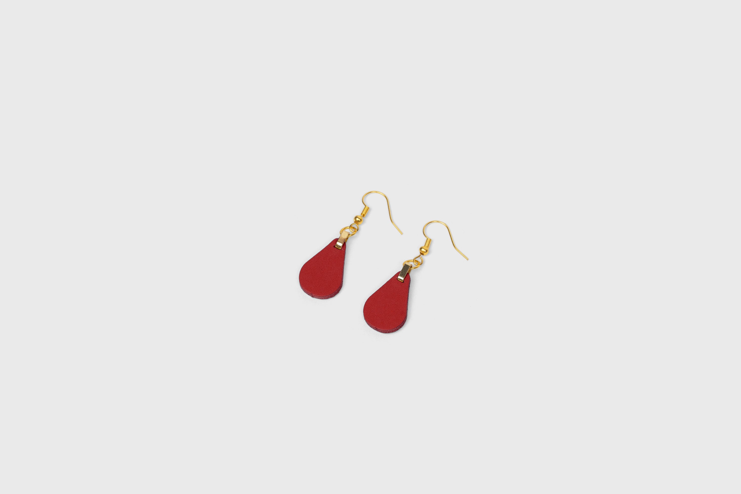 Ona Earrings In Red Color In Vegetable Tanned Leather Minimalistic Design Atelier Madre Manuel Dreesmann Barcelona Spain