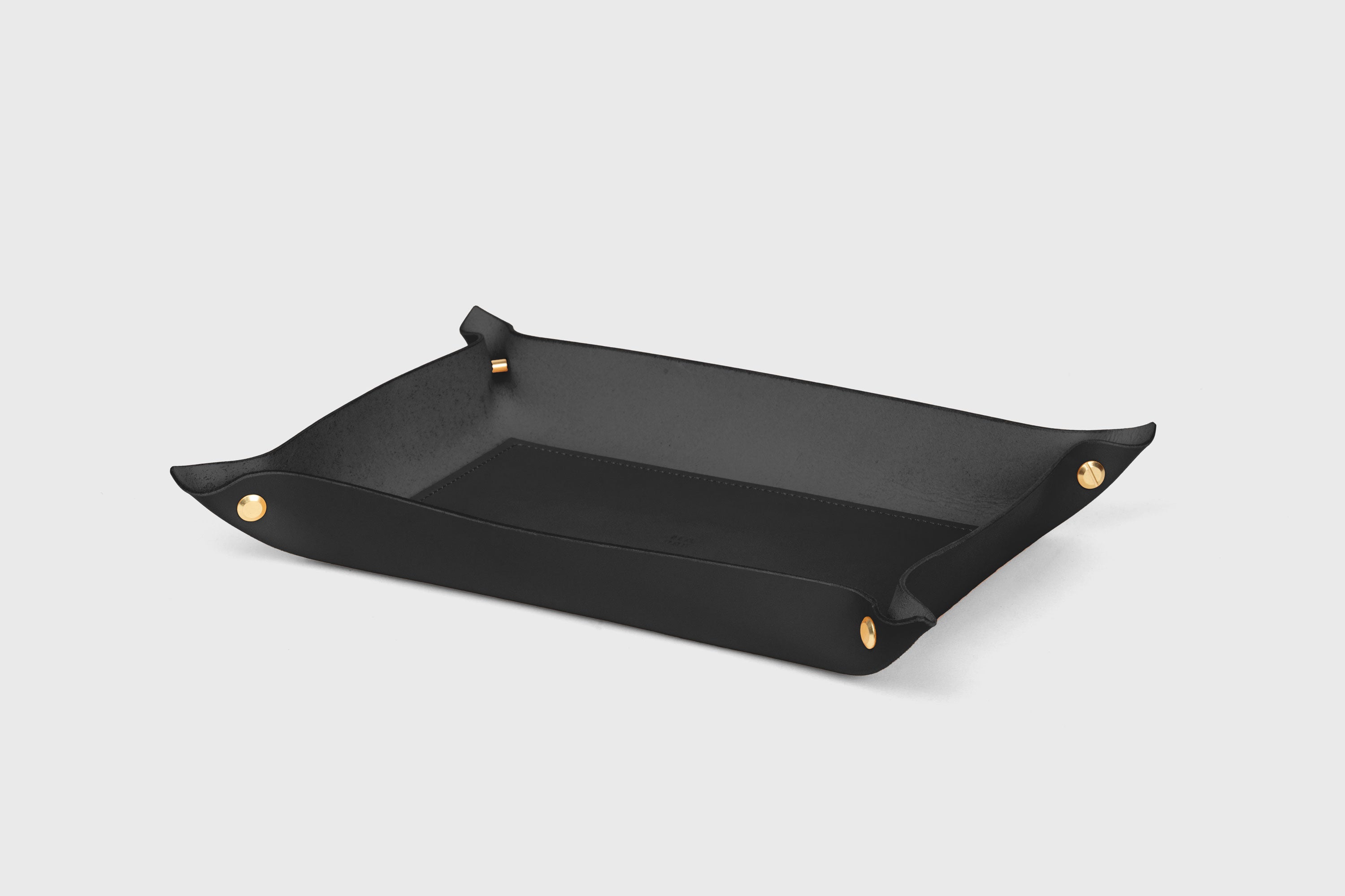 Leather Tray Large Size In Black Color Vegetable Tanned Leather Minimalistic Design Atelier Madre Manuel Dreesmann Barcelona Spain
