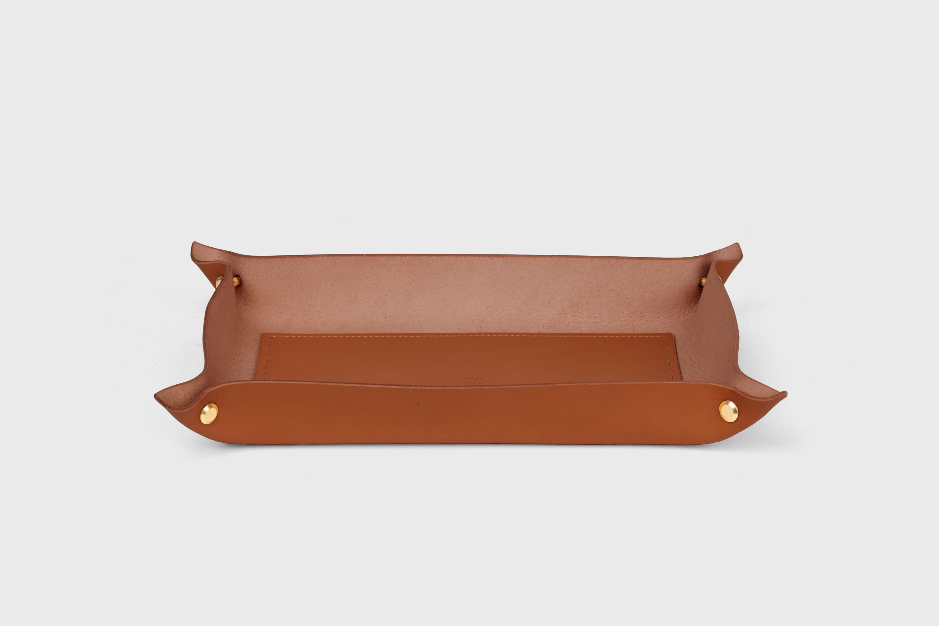Leather Tray Large Size In Dark Brown Color Vegetable Tanned Leather Minimalistic Design Atelier Madre Manuel Dreesmann Barcelona Spain