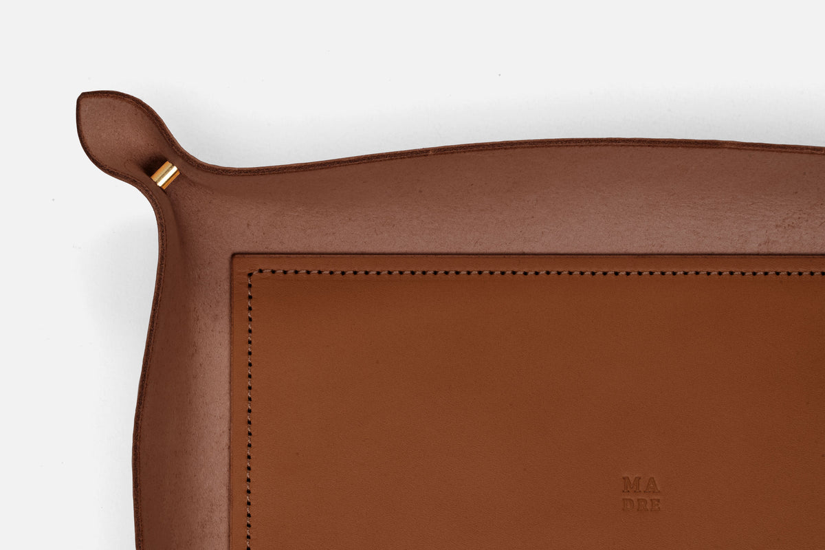 Pablo Leather Tray Large Size Dark Brown Color Minimalistic Design Atelier Madre Manuel Dreesmann Barcelona Spain 5