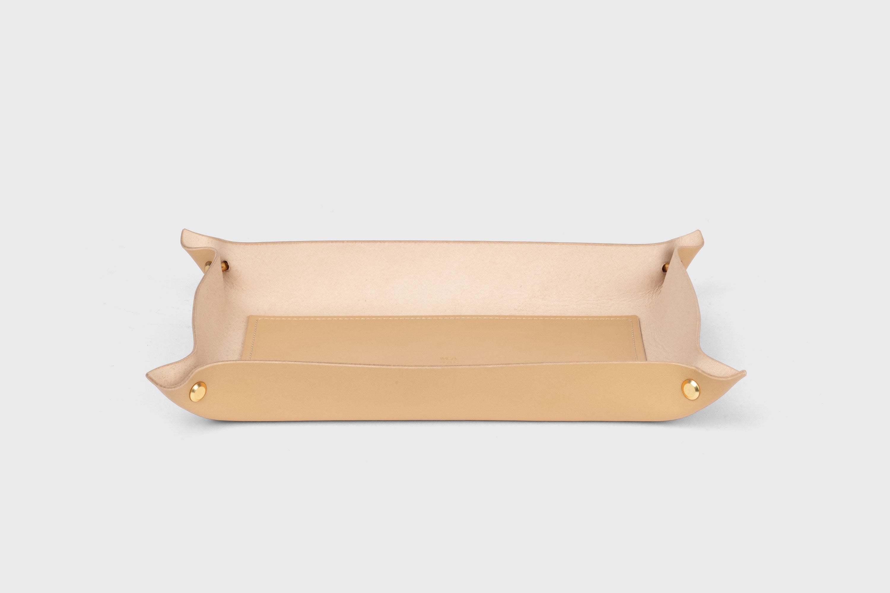 Leather Tray Large Size In Natural Color Vegetable Tanned Leather Minimalistic Design Atelier Madre Manuel Dreesmann Barcelona Spain