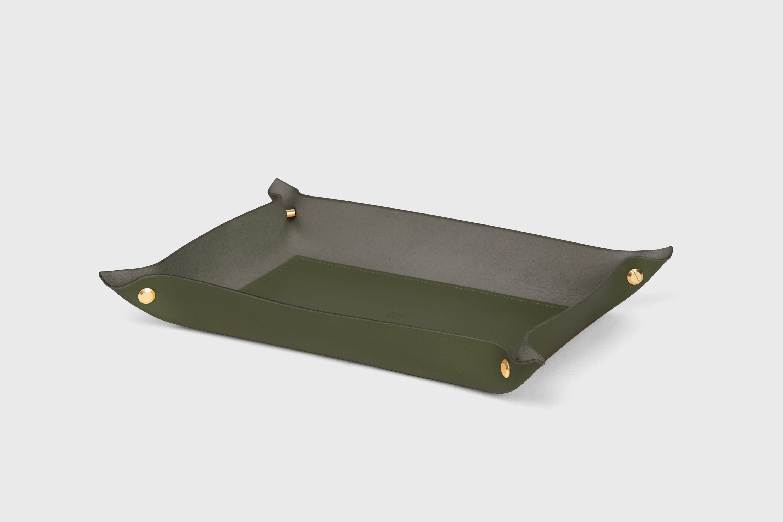 Leather Tray Large Size In Olive Green Vegetable Tanned Leather Minimalistic Design Atelier Madre Manuel Dreesmann Barcelona Spain