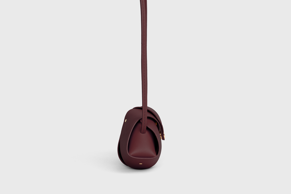 Panino Bag Burgundy Colour Leather Vegetable Tanned Modern Minimal Design Premium Quality Atelier Madre Manuel Dreesmann Barcelona 3