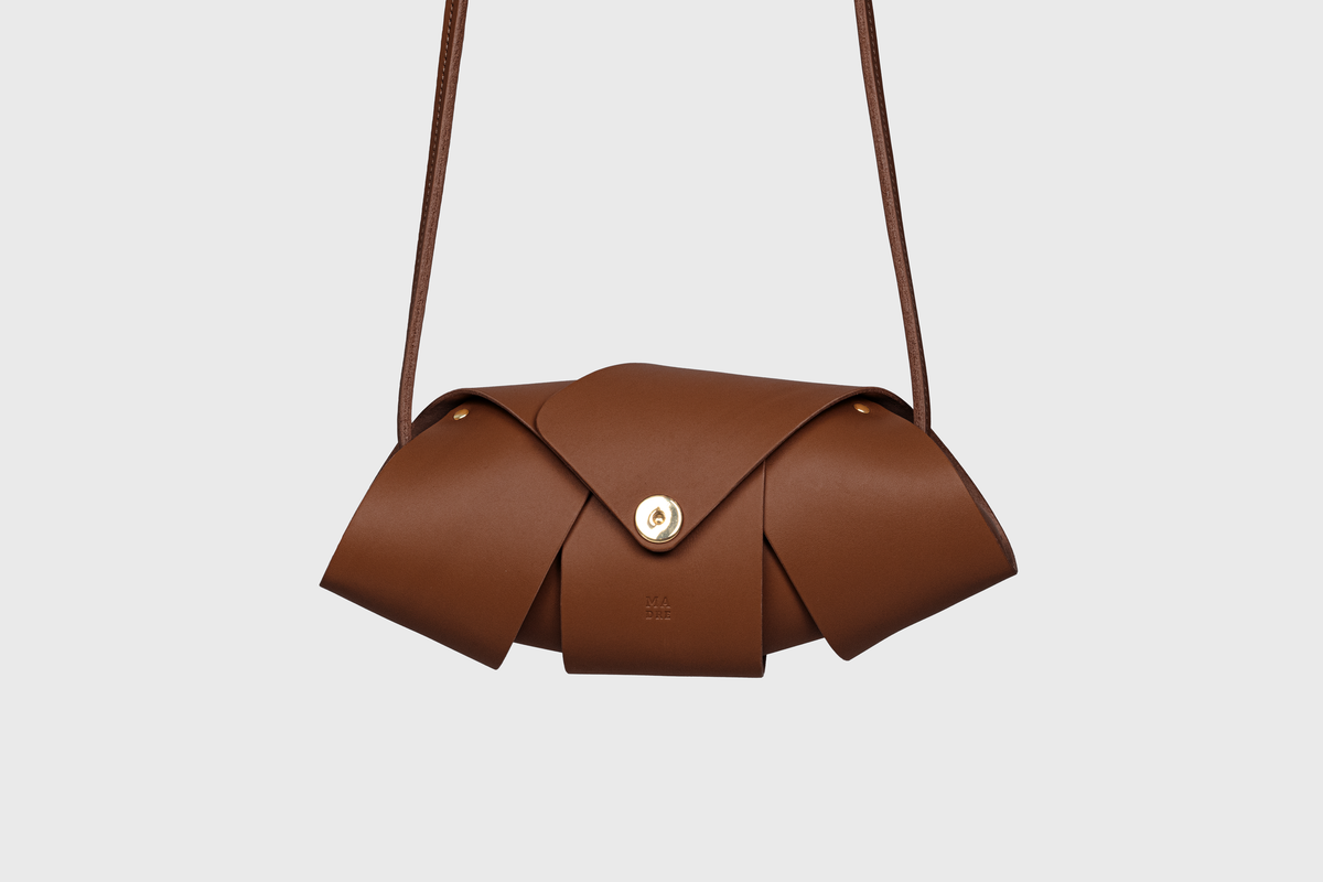 Panino Bag Dark Brown Colour Leather Vegetable Tanned Modern Minimal Design Premium Quality Atelier Madre Manuel Dreesmann Barcelona 4