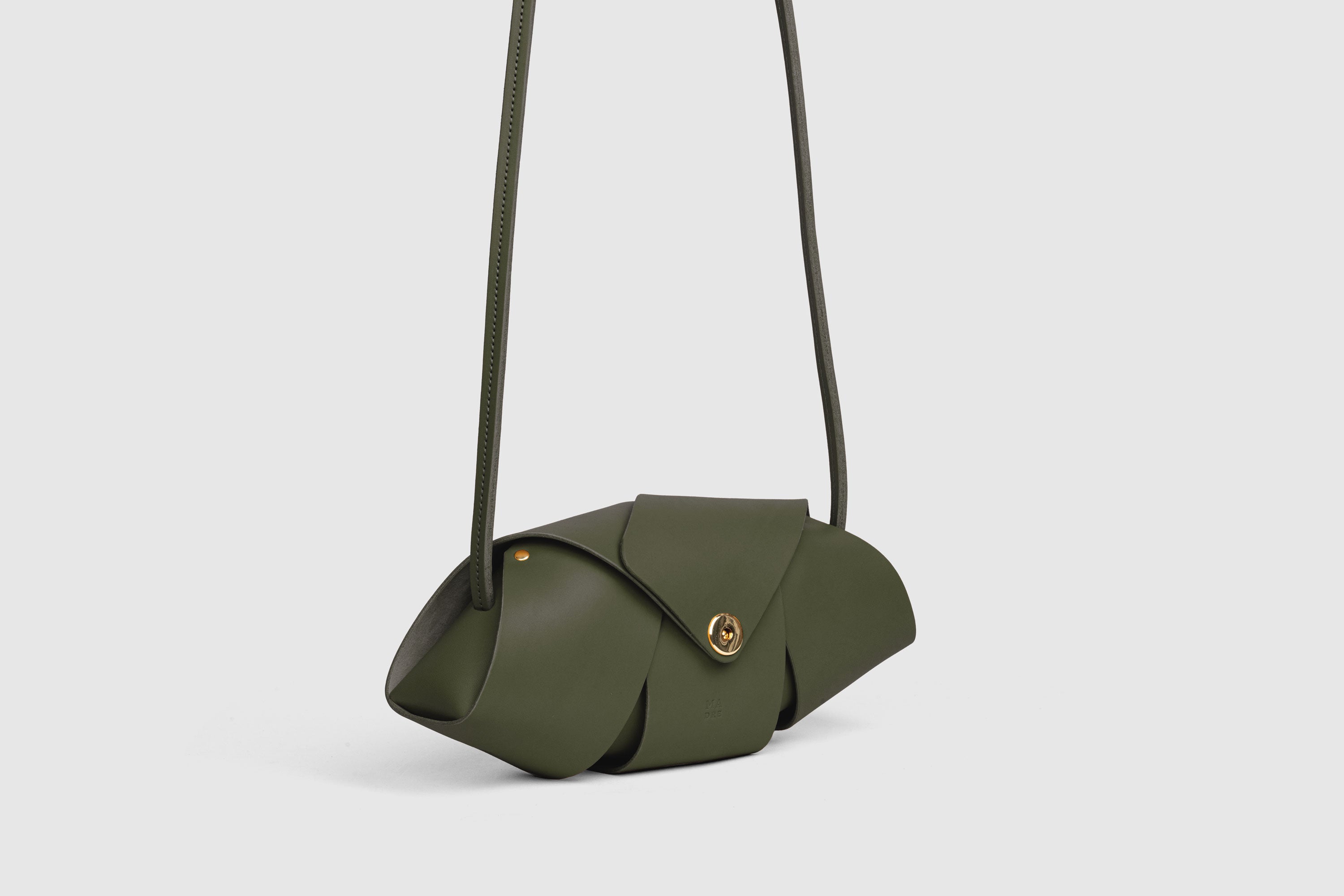Panino Bag Olive Green Leather Magnetic Closure Full Grain Vegetable Tanned Leather High Quality Modern Minimalistic Design Atelier Madre Manuel Dreesmann Barcelona Spain