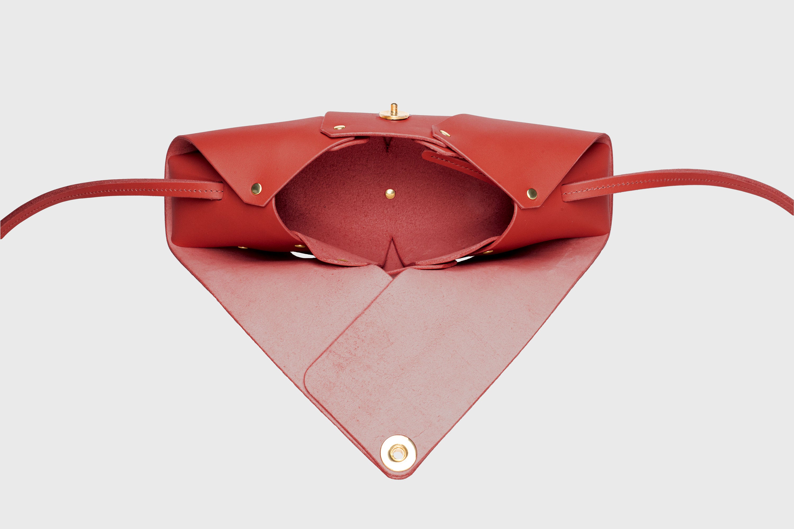 Panino Bag Red Leather Magnetic Closure Full Grain Vegetable Tanned Leather High Quality Modern Minimalistic Design Atelier Madre Manuel Dreesmann Barcelona Spain