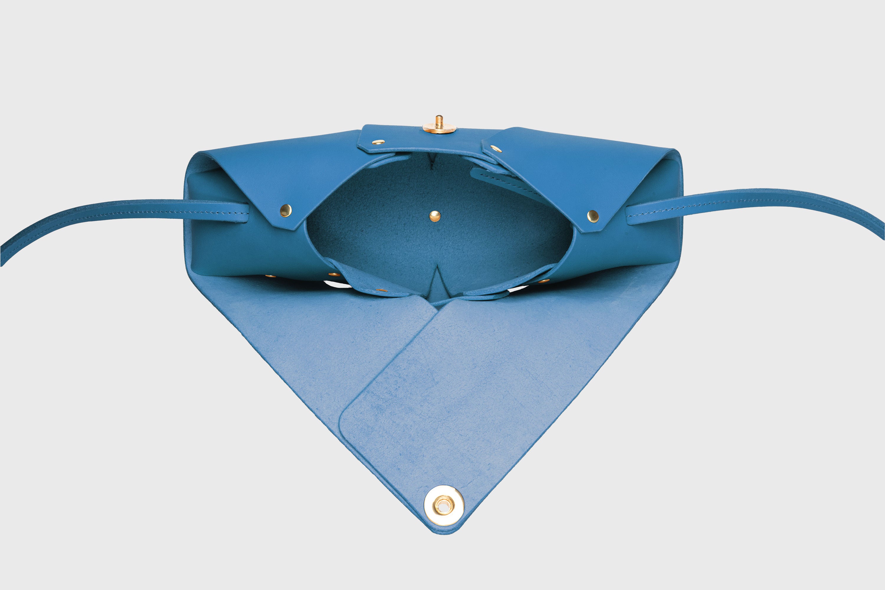Panino Bag Royal Blue Leather Magnetic Closure Full Grain Vegetable Tanned Leather High Quality Modern Minimalistic Design Atelier Madre Manuel Dreesmann Barcelona Spain
