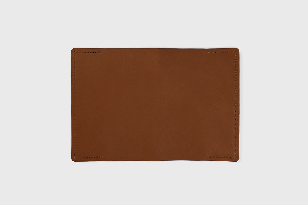 Passport Cover Leather Dark Brown Colour Leather Vegetable Tanned Modern Minimal Design Premium Quality Atelier Madre Manuel Dreesmann Barcelona 3