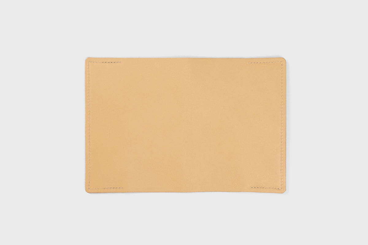 Passport Cover Leather Natural Colour Leather Vegetable Tanned Modern Minimal Design Premium Quality Atelier Madre Manuel Dreesmann Barcelona 3