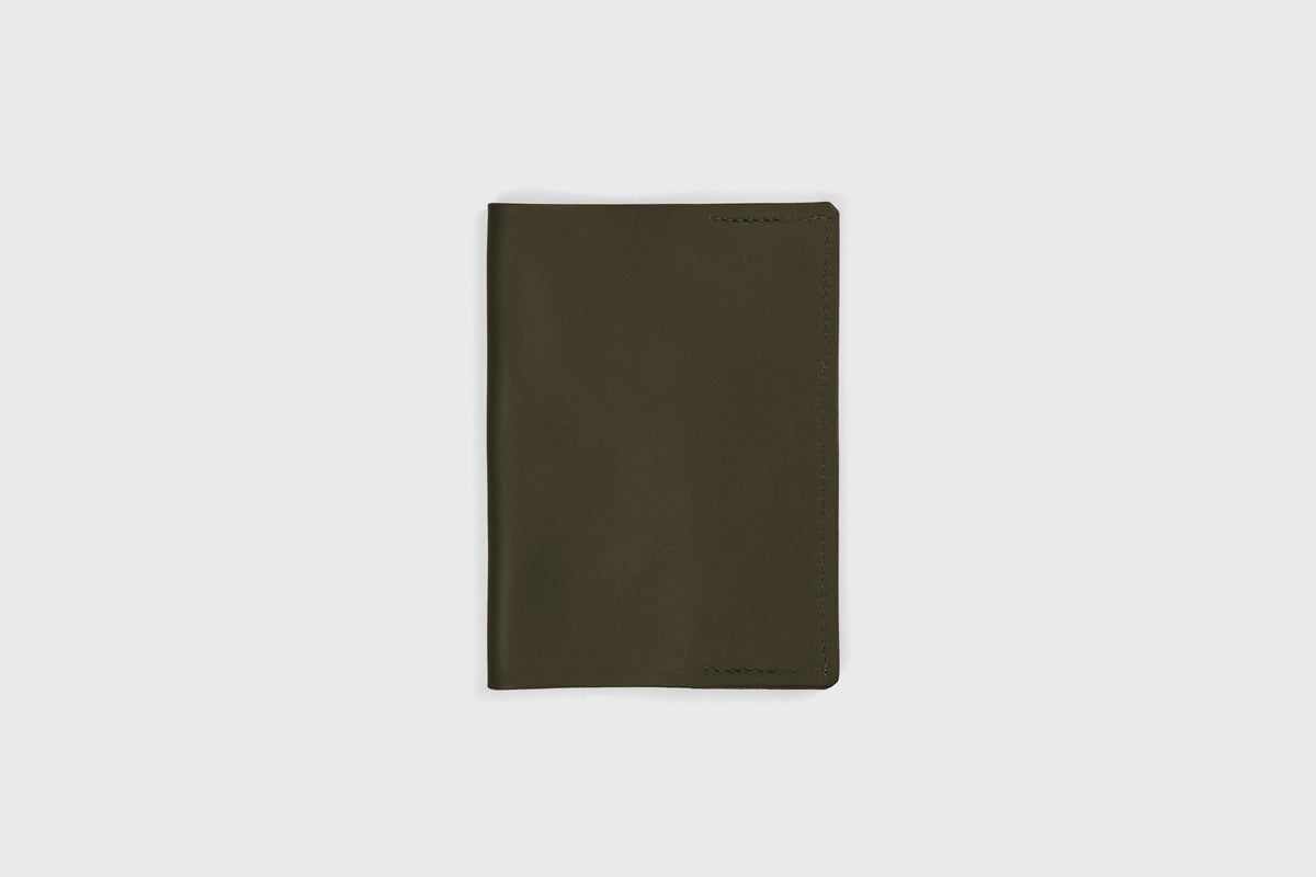 Passport Cover Leather Olive Green Colour Leather Vegetable Tanned Modern Minimal Design Premium Quality Atelier Madre Manuel Dreesmann Barcelona 3