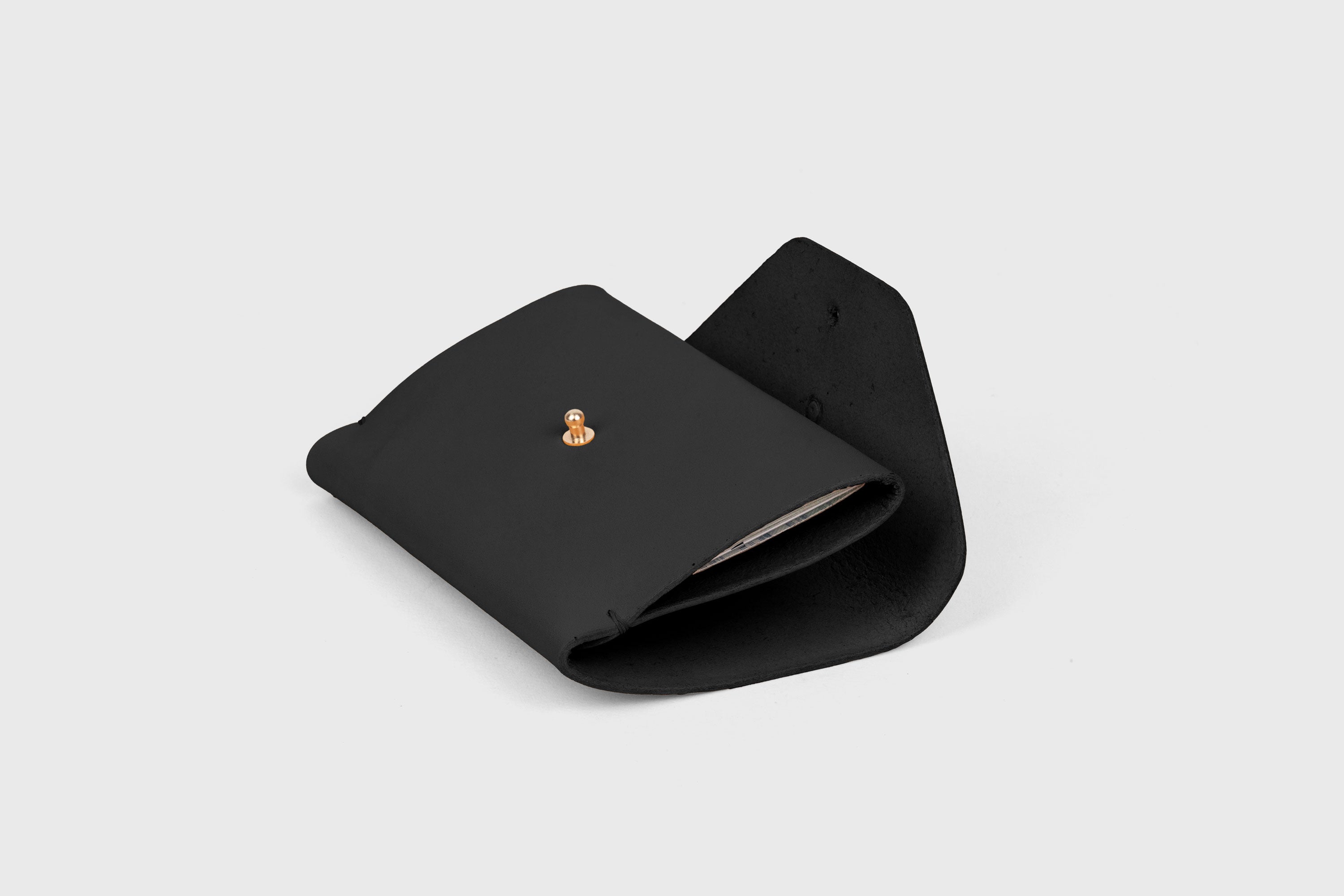 Passport Holder In Black Color In Vegetable Tanned Leather Minimalistic Design Premium Quality Atelier Madre Manuel Dreesmann Barcelona Spain