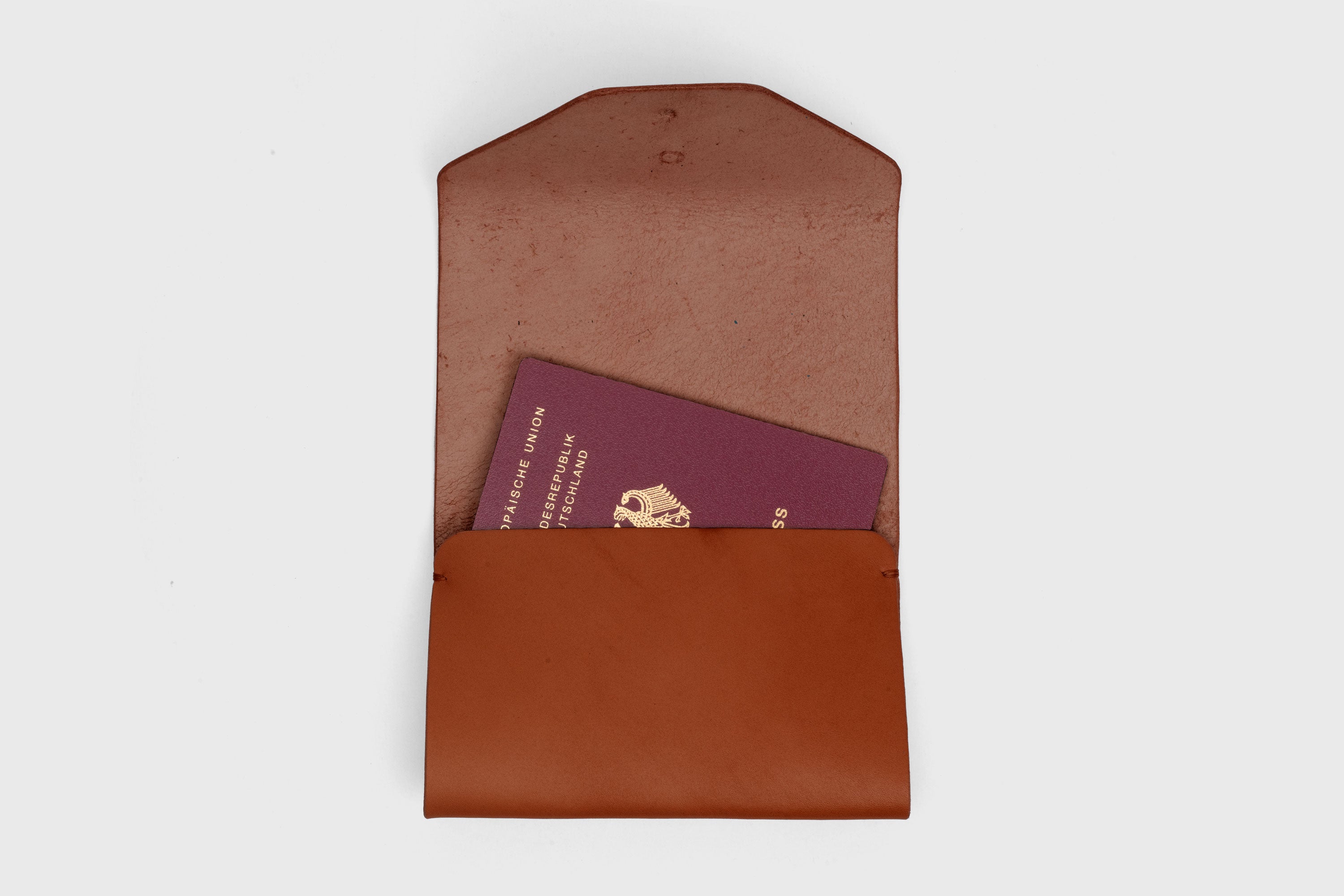 Passport Holder In Dark Brown Color In Vegetable Tanned Leather Minimalistic Design Premium Quality Atelier Madre Manuel Dreesmann Barcelona Spain