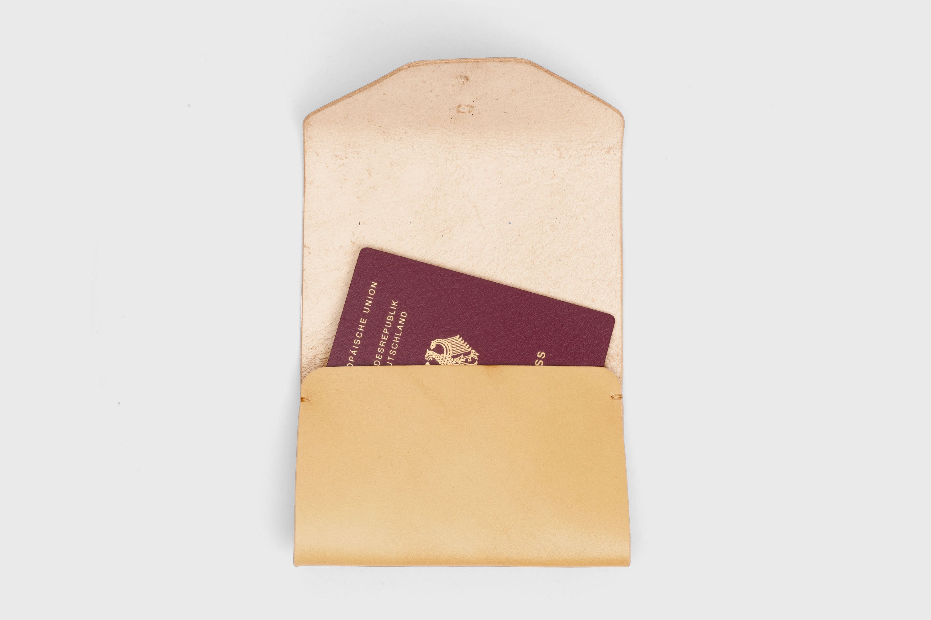 Passport Holder In Natural Color In Vegetable Tanned Leather Minimalistic Design Premium Quality Atelier Madre Manuel Dreesmann Barcelona Spain