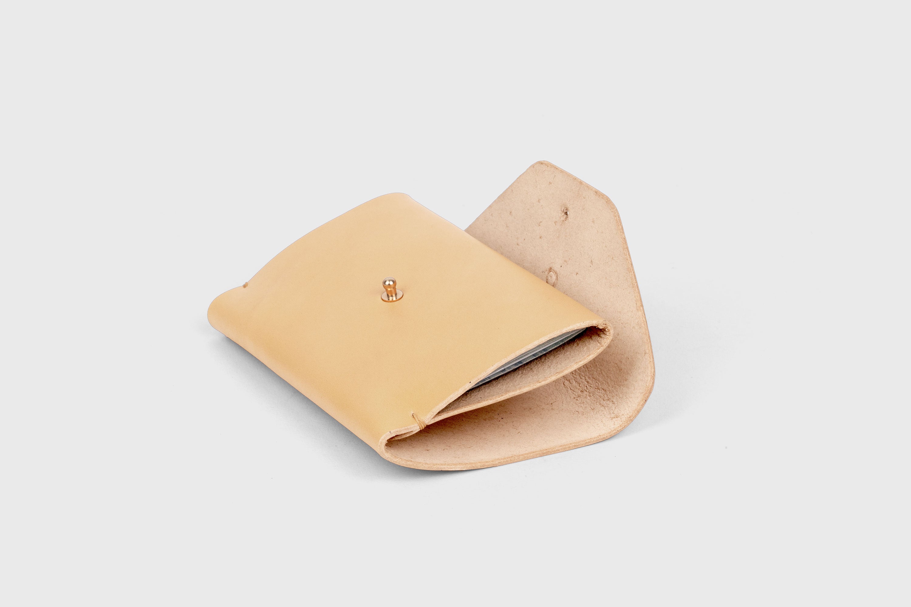 Passport Holder In Natural Color In Vegetable Tanned Leather Minimalistic Design Premium Quality Atelier Madre Manuel Dreesmann Barcelona Spain