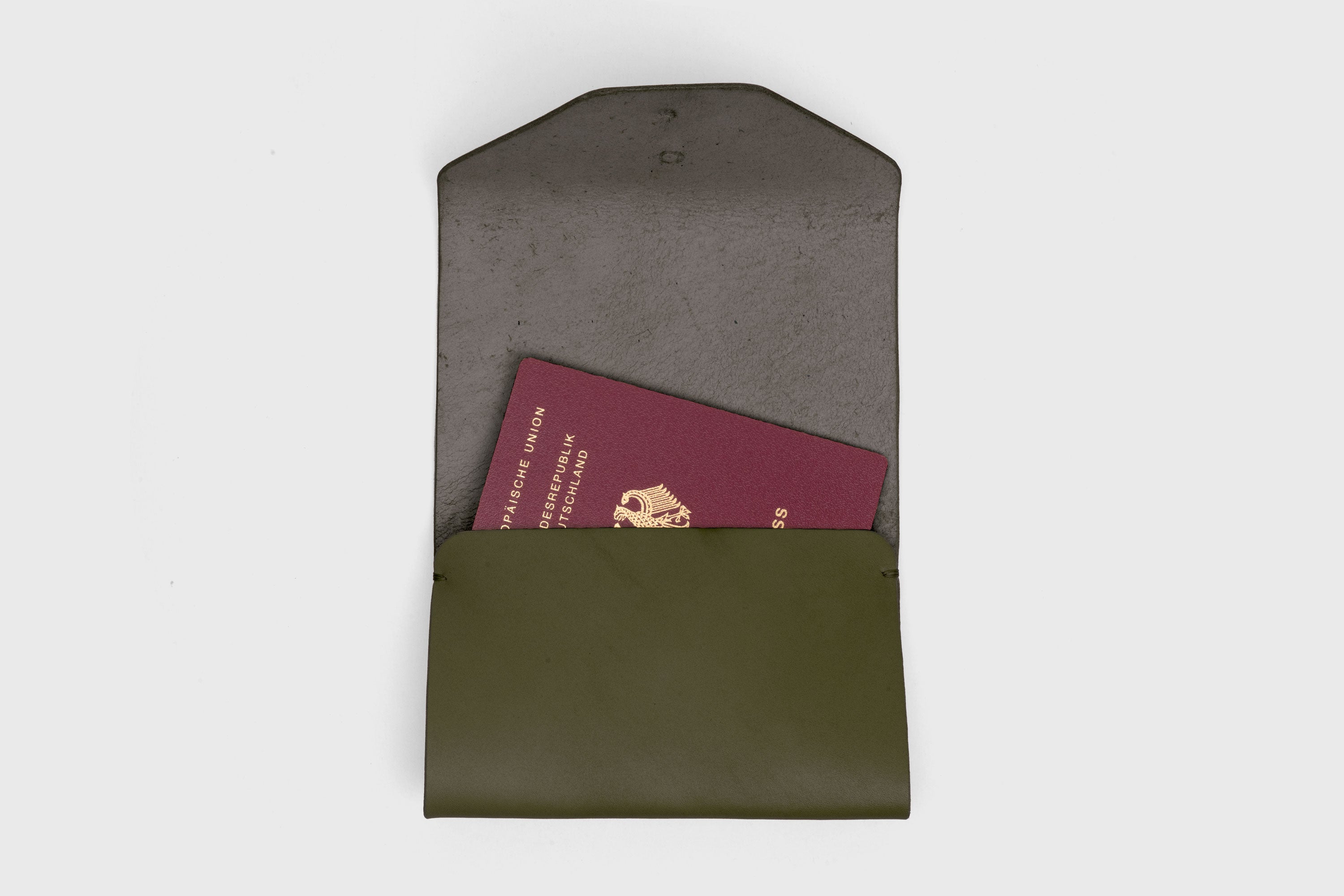 Passport Holder In Olive Green Color In Vegetable Tanned Leather Minimalistic Design Premium Quality Atelier Madre Manuel Dreesmann Barcelona Spain