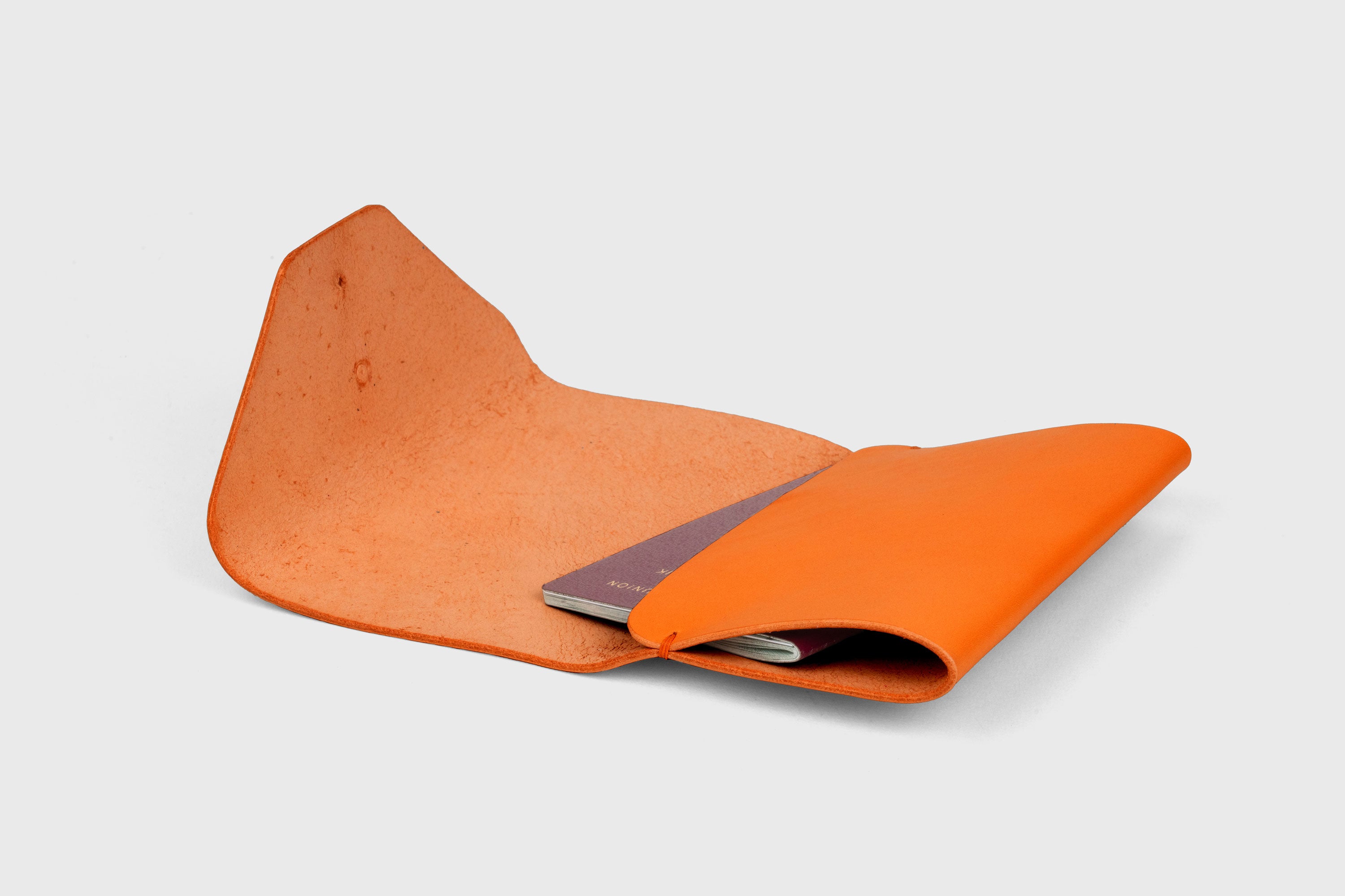 Passport Holder In Orange Color In Vegetable Tanned Leather Minimalistic Design Premium Quality Atelier Madre Manuel Dreesmann Barcelona Spain