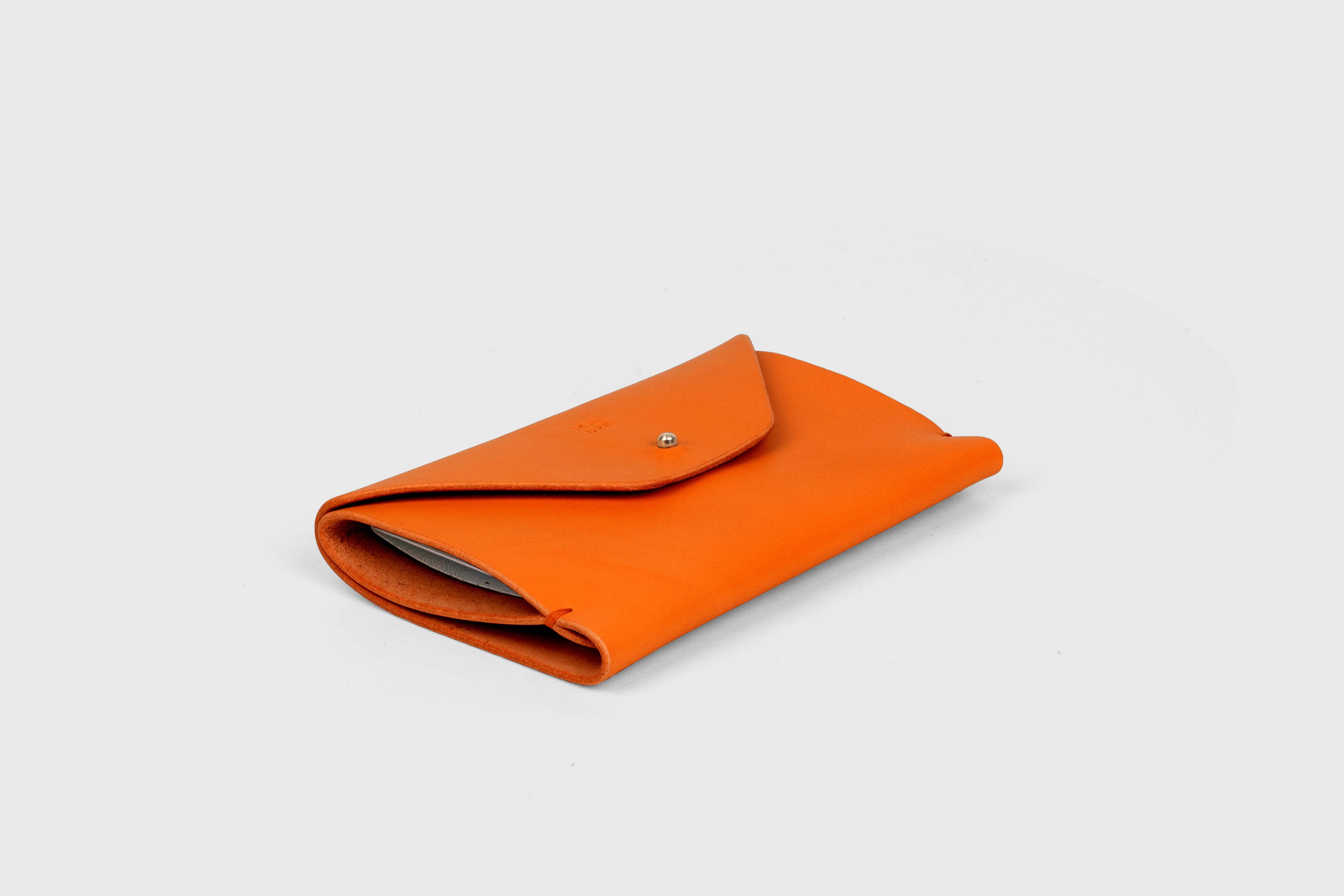 Passport Holder In Orange Color In Vegetable Tanned Leather Minimalistic Design Premium Quality Atelier Madre Manuel Dreesmann Barcelona Spain