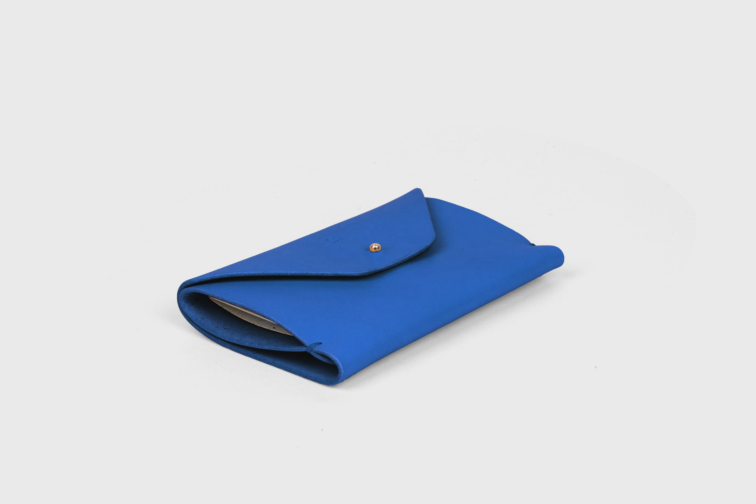 Passport Holder In Royal Blue Color In Vegetable Tanned Leather Minimalistic Design Premium Quality Atelier Madre Manuel Dreesmann Barcelona Spain