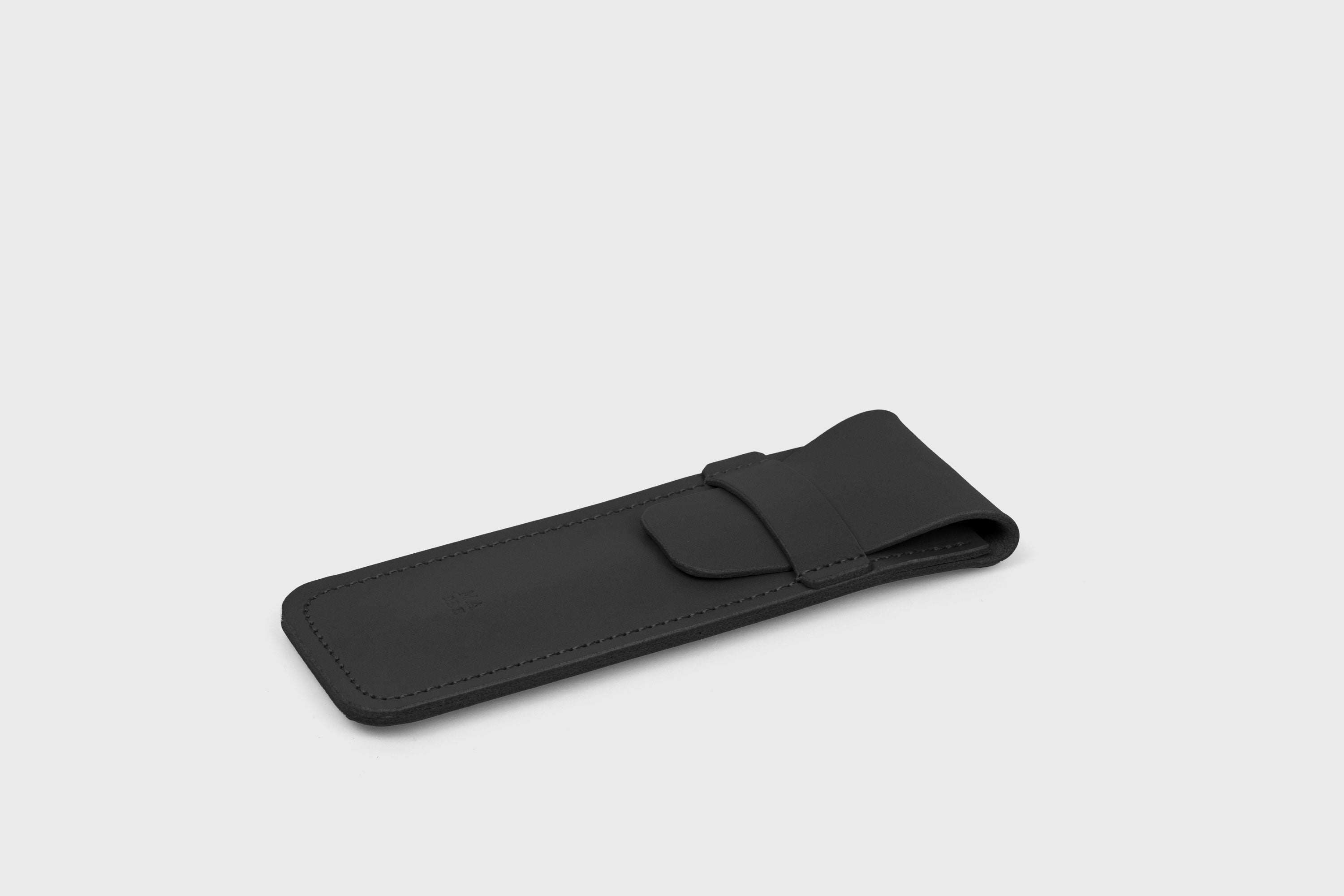Estojo para caneta em couro curtido vegetal de cor preta Design minimalista Atelier Madre Manuel Dreesmann Barcelona Espanha