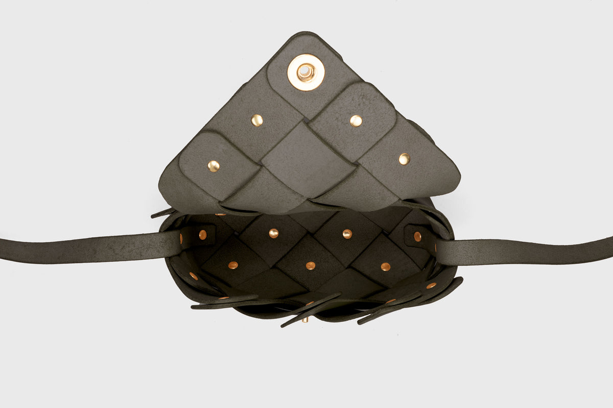 Pine Flap Bag Small Olive Green Leather Atelier Madre Manuel Dreesmann Barcelona Spain 1